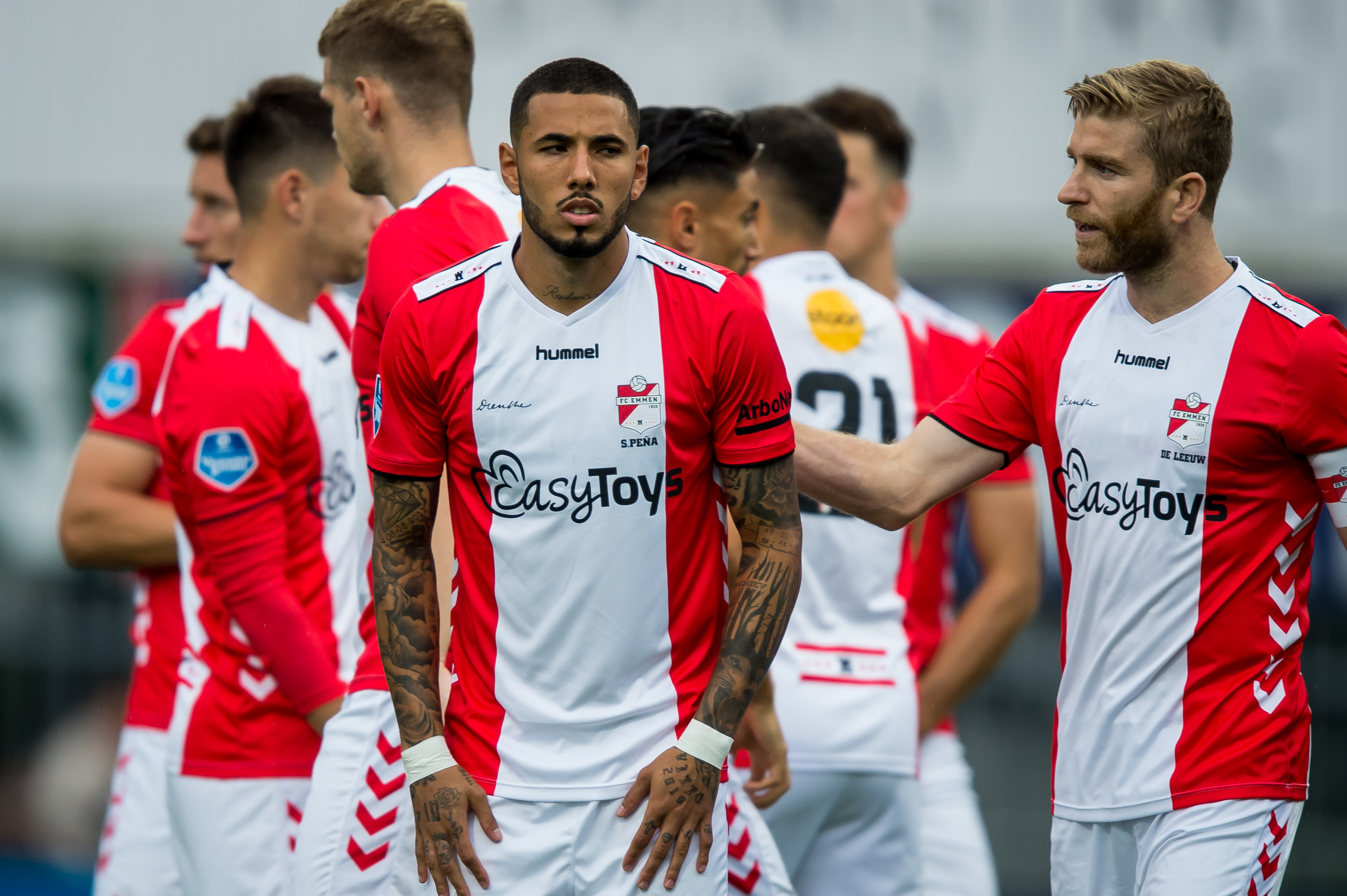 Fc Emmen Mag Ook Volgend Seizoen Met Seksspeeltjes Op De Borst Spelen Hart Van Nederland