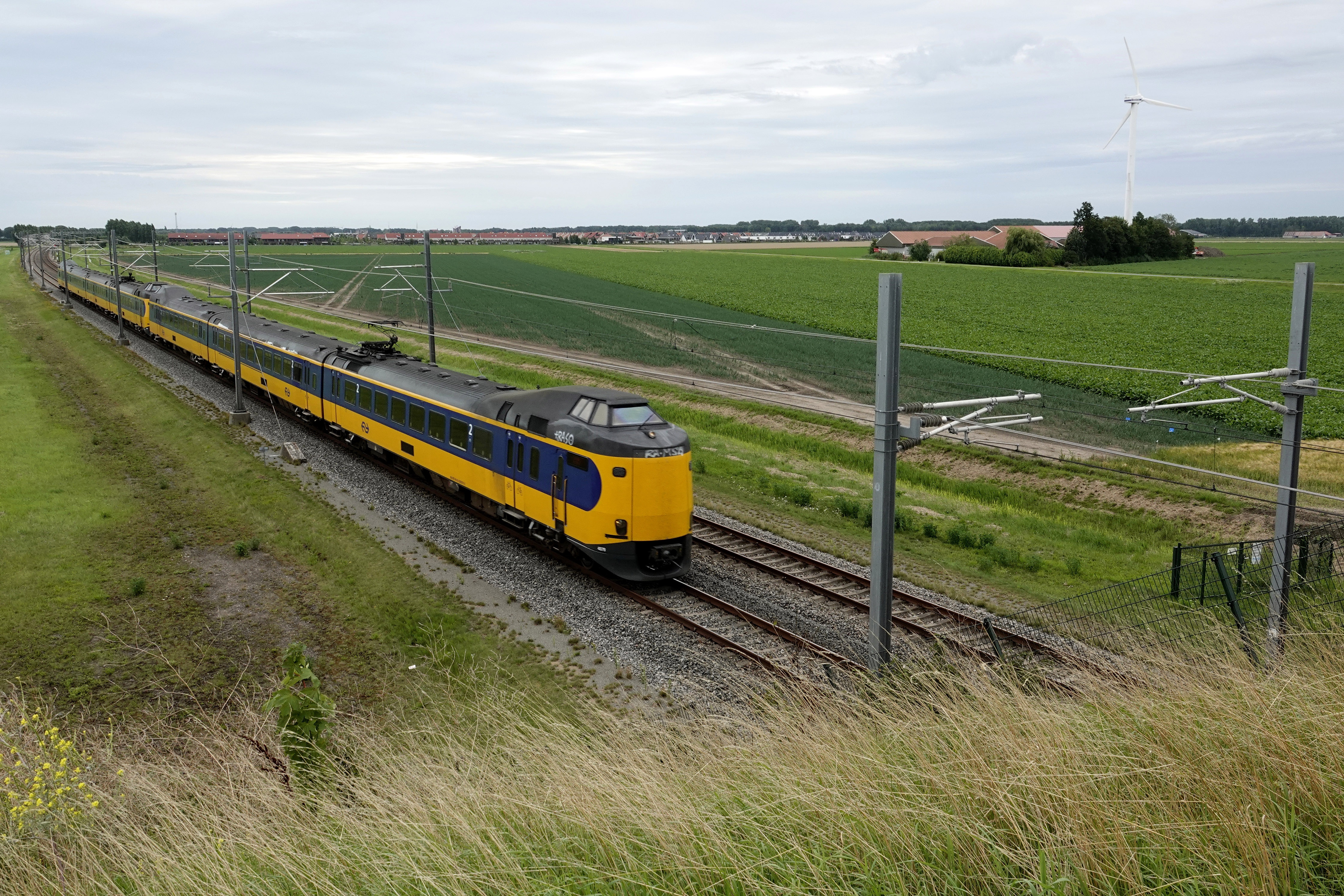 Nog Uren Geen Treinen Lelystad-Dronten, Honderden Reizigers Geëvacueerd ...