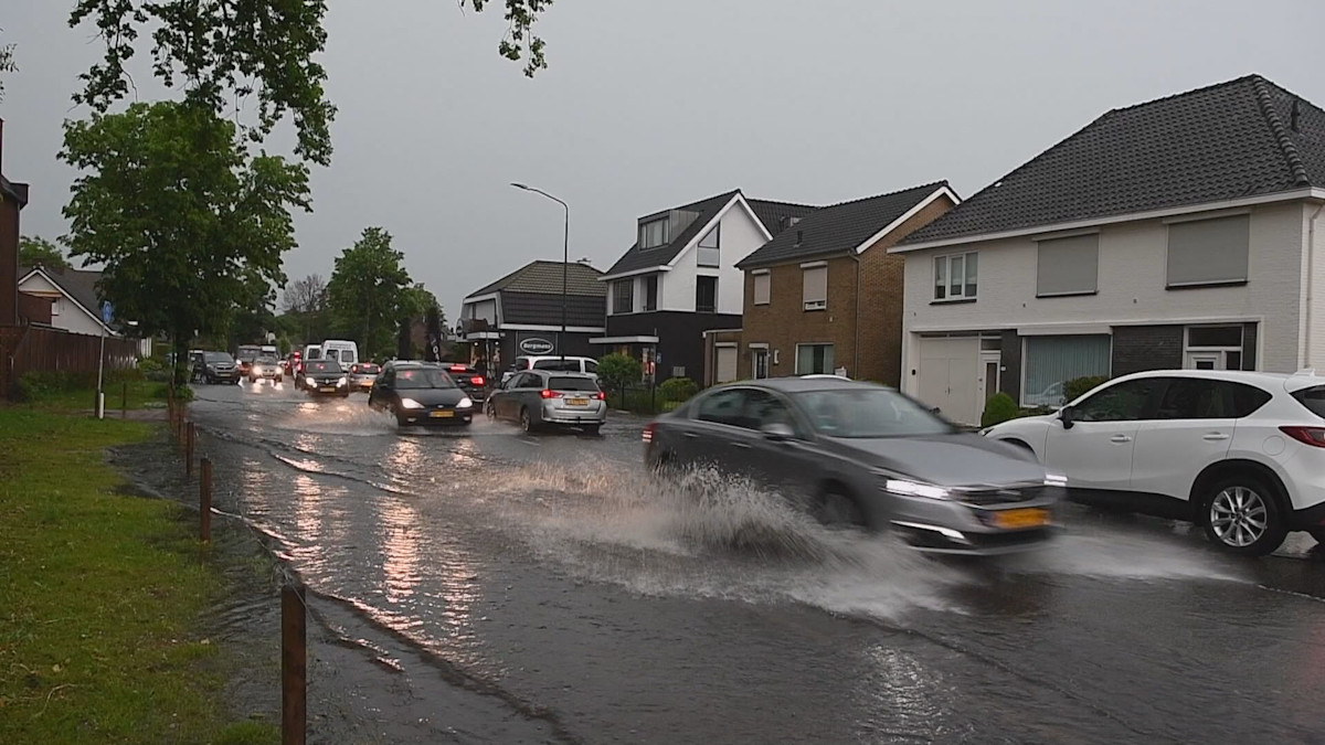 Veel Overlast Door Noodweer In Het Zuiden Knmi Geeft Code Geel Af Hart Van Nederland