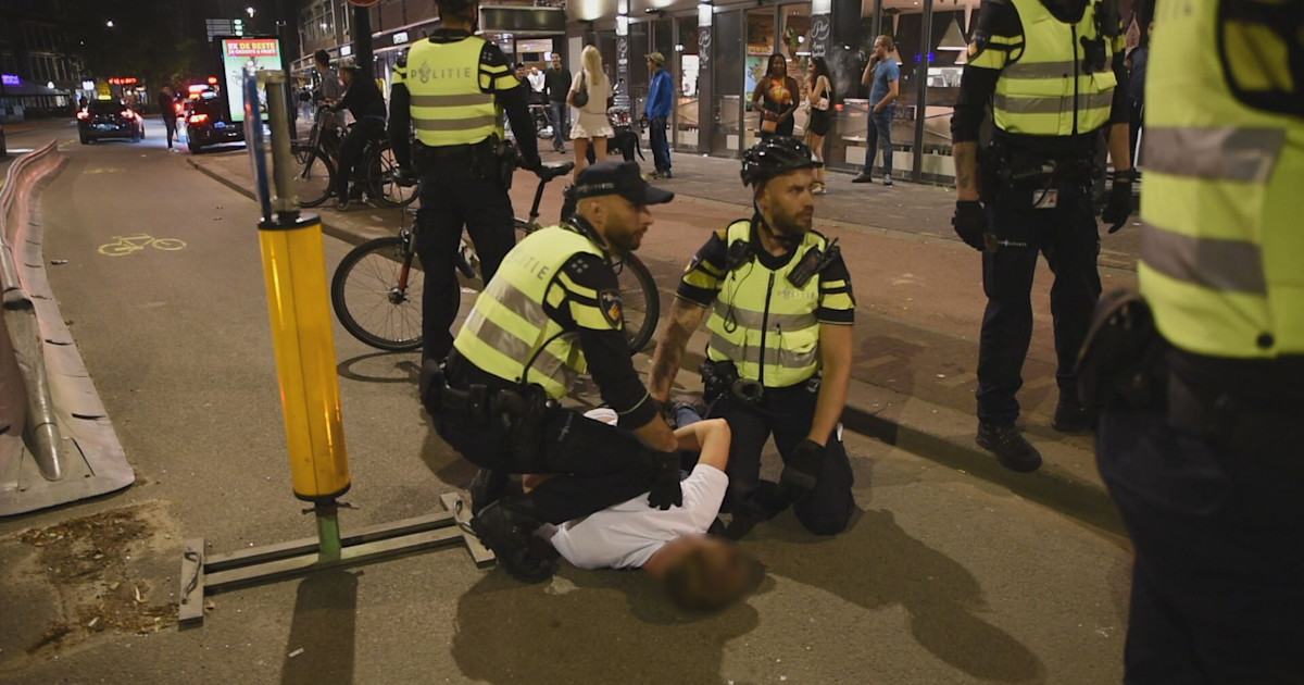 Rommelige Laatste Uitgaansnacht In Tilburg Lange Rijen Dronken Rommelige Laatste Uitgaansnacht In Tilburg Lange Rijen Dronken
