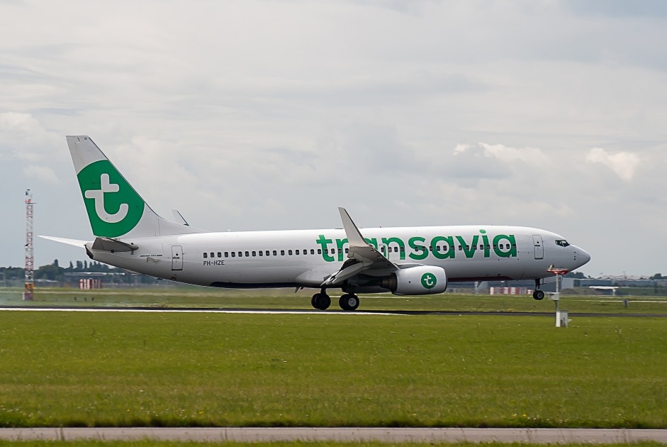 beschaving Roestig Verouderd VIDEO: Vrouw misdraagt zich aan boord van Transavia-vliegtuig, vlucht  geannuleerd | Hart van Nederland