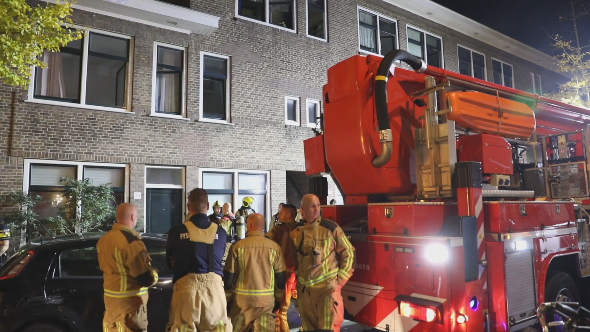 Brand In Portiekflat Na Explosie In Den Haag, Vuurwerk Mogelijke ...