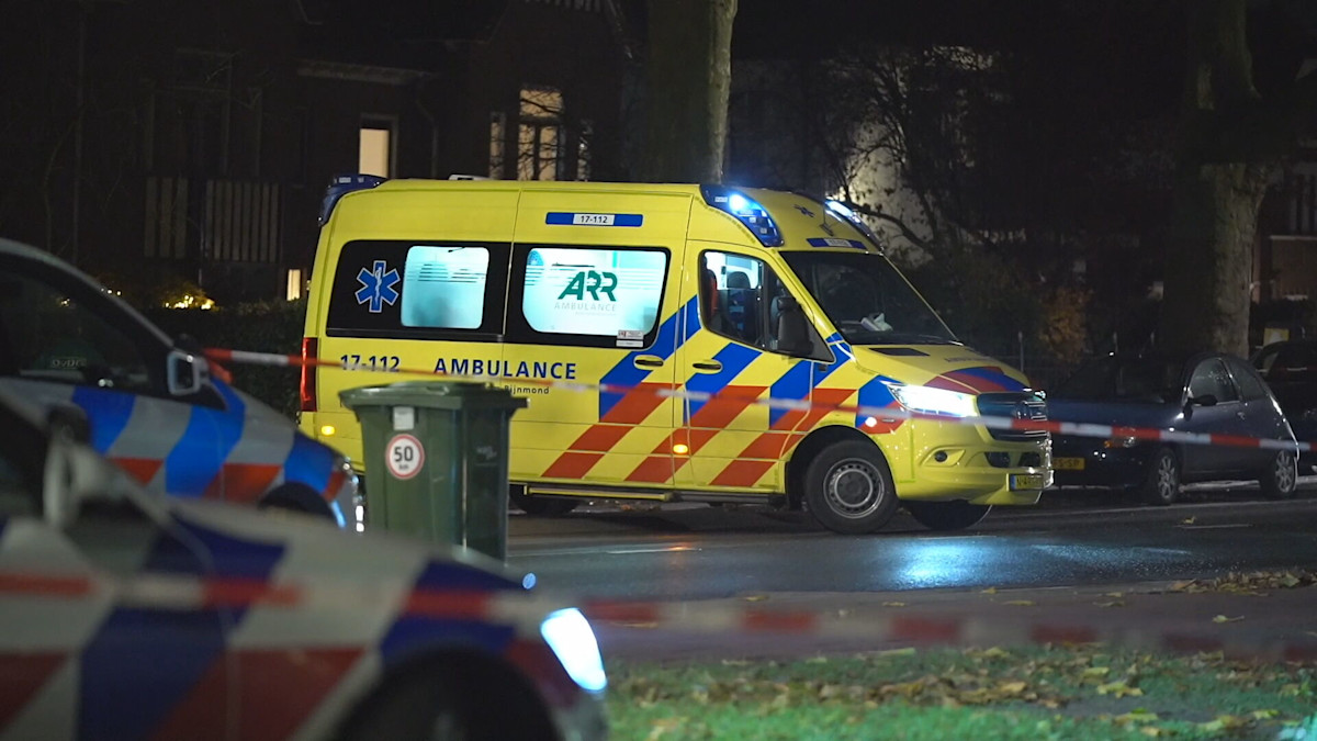 Agent wordt neergestoken in Rotterdam, politie schiet verdachte (19) neer Hart van Nederland Agent wordt neergestoken in Rotterdam, politie schiet verdachte (19) neer Hart van Nederland