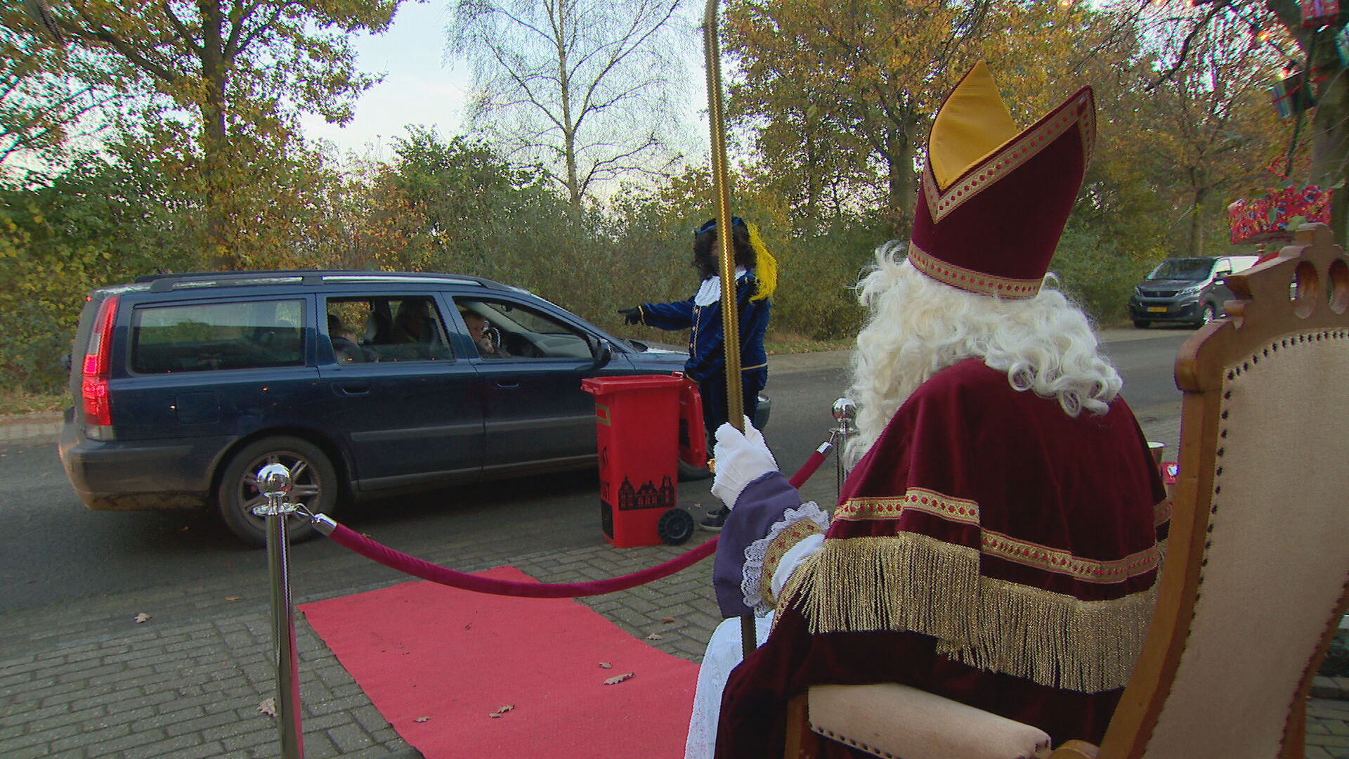 In De File Voor Sinterklaas Vorden Onthaalt Goedheiligman Met Drive Intocht Hart Van Nederland