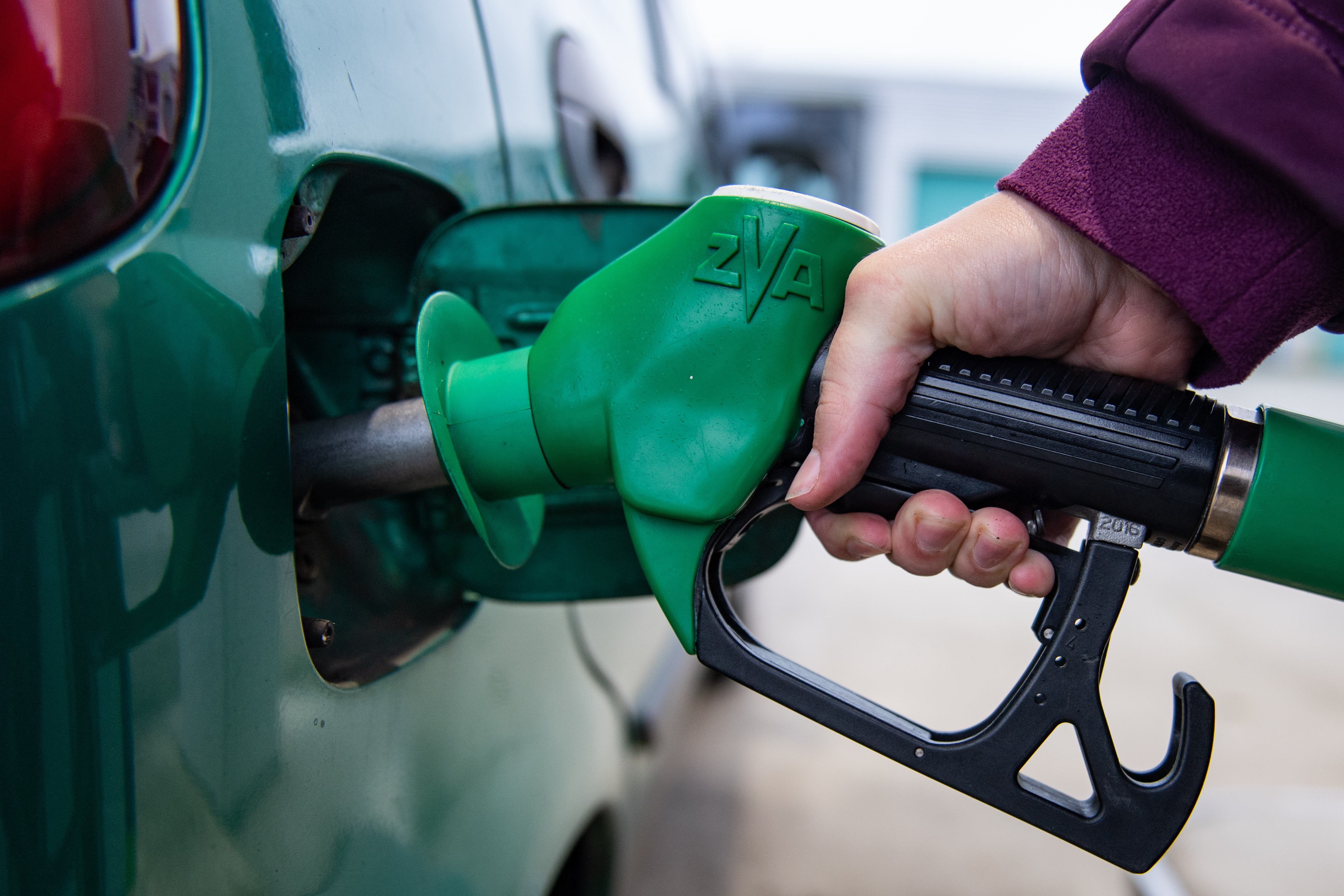 Liter benzine meer dan 2 euro: dit waarom | Hart Nederland