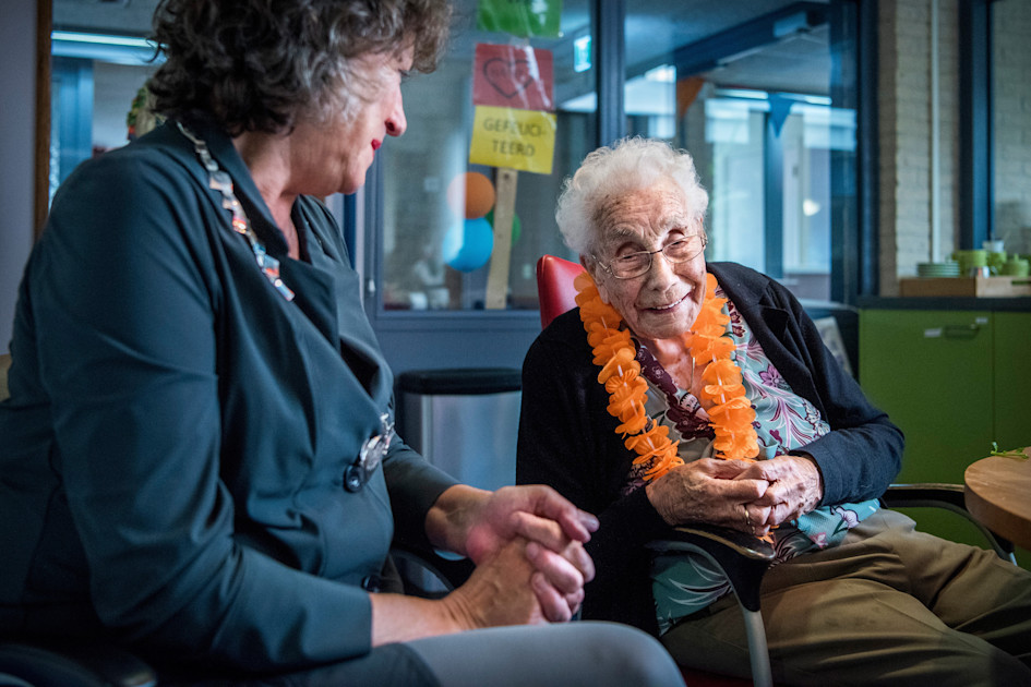 Oudste Nederlander Ebeltje Boekema-Hut (110) overleden | Hart van Nederland