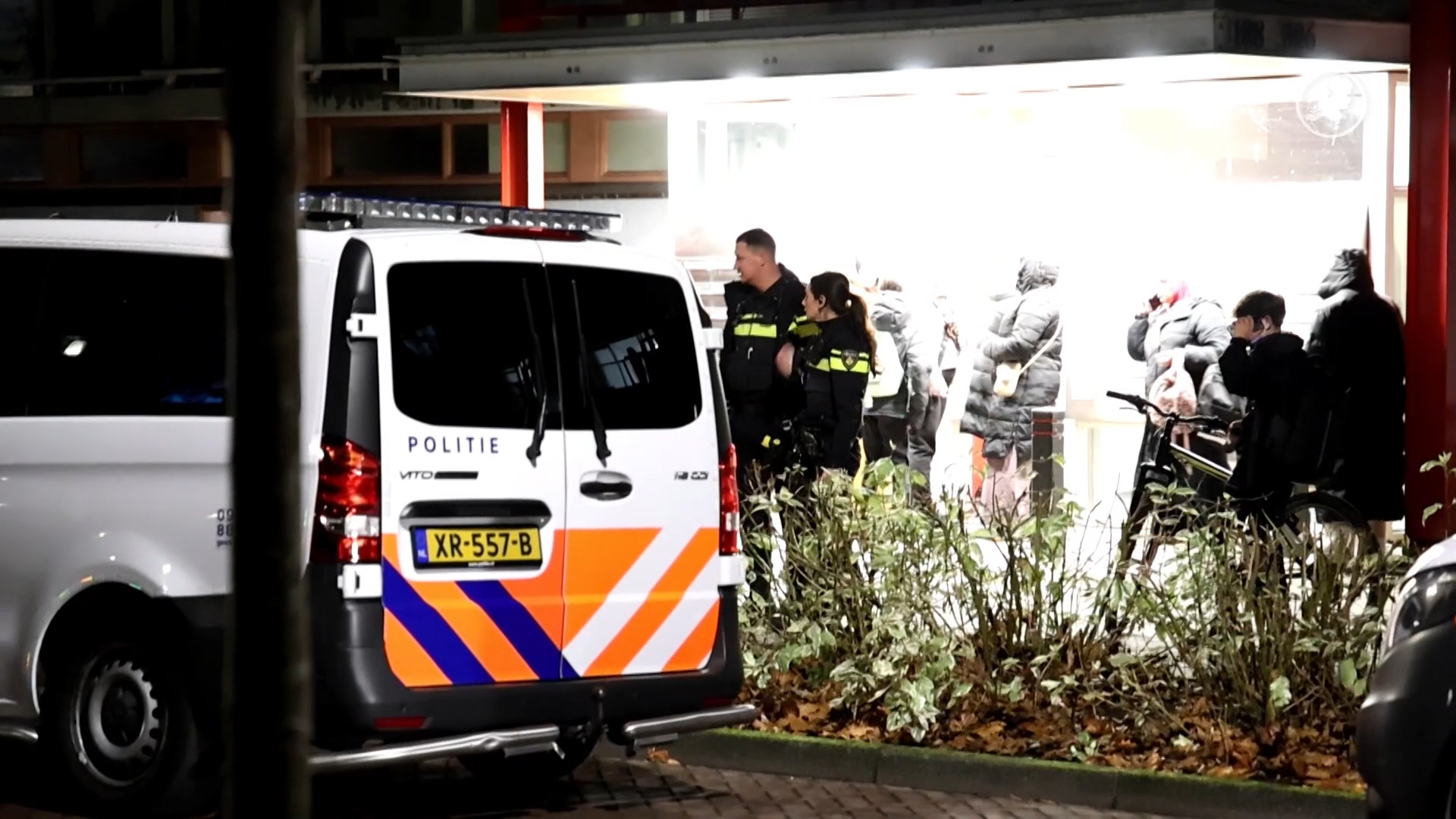 Gemaskerde bende berooft kinderen van snoep tijdens Sint Maarten in Haarlem