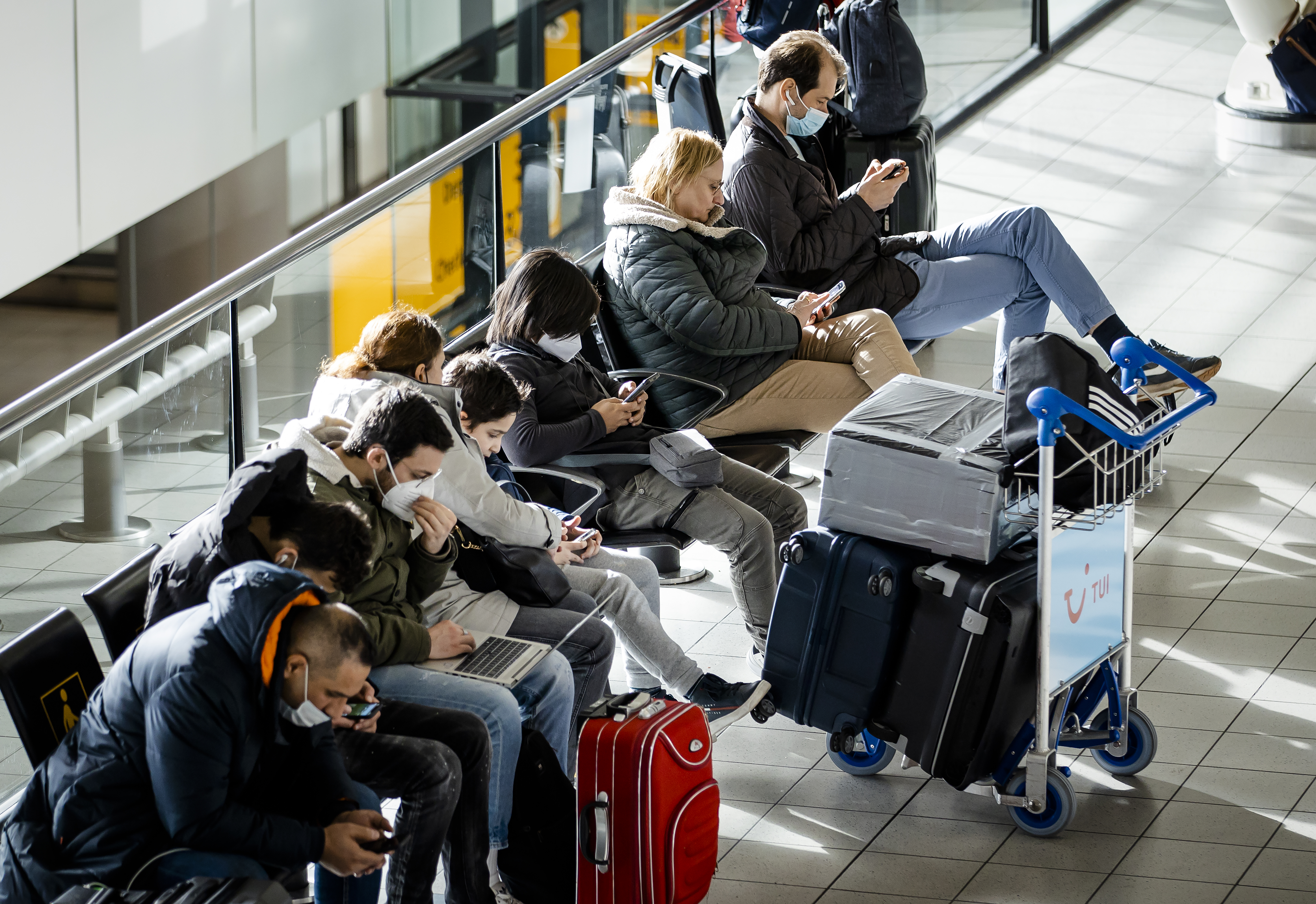 Meer Dan 200 Vluchten Op Schiphol Geannuleerd Vanwege Wind | Hart Van ...