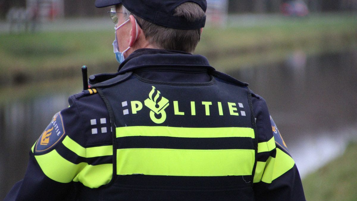 Politie met man en macht op zoek naar ontsnapte gevangene (21) in Rotterdam