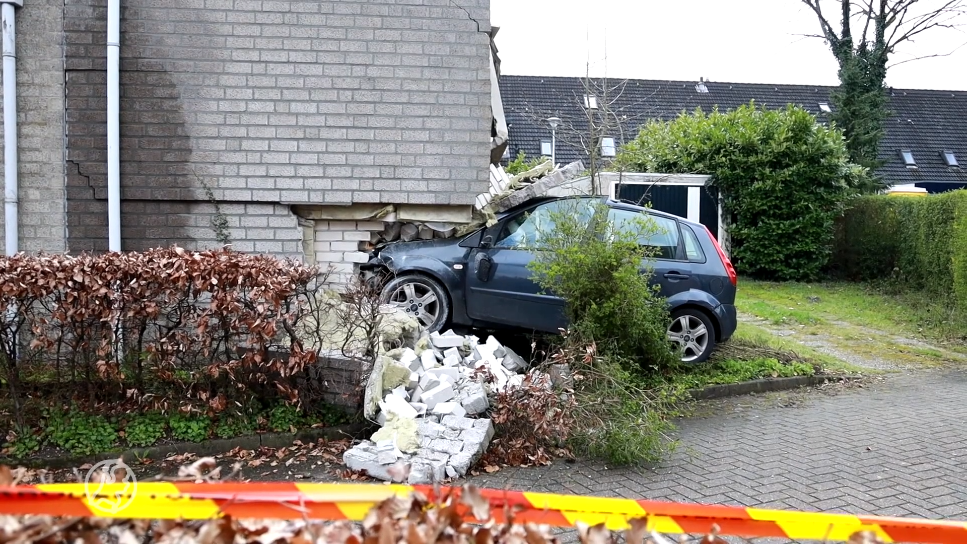 Auto Rijdt Huis Met Oekraïense Vluchtelingen Binnen, één Gewonde | Hart ...