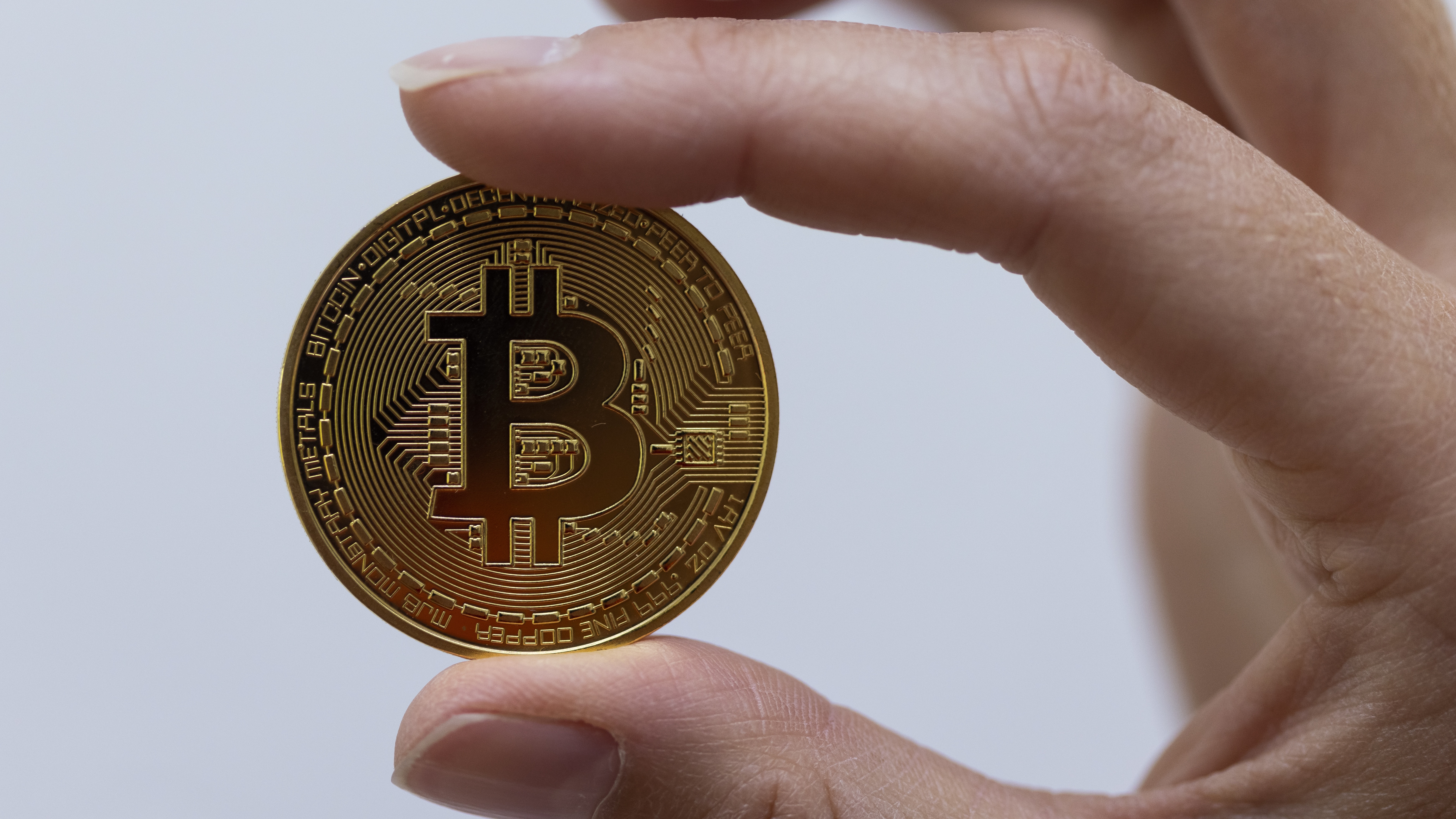 Honderden beleggers verliezen miljoenen met crypto, handelaar (23) duikt  onder | Hart van Nederland