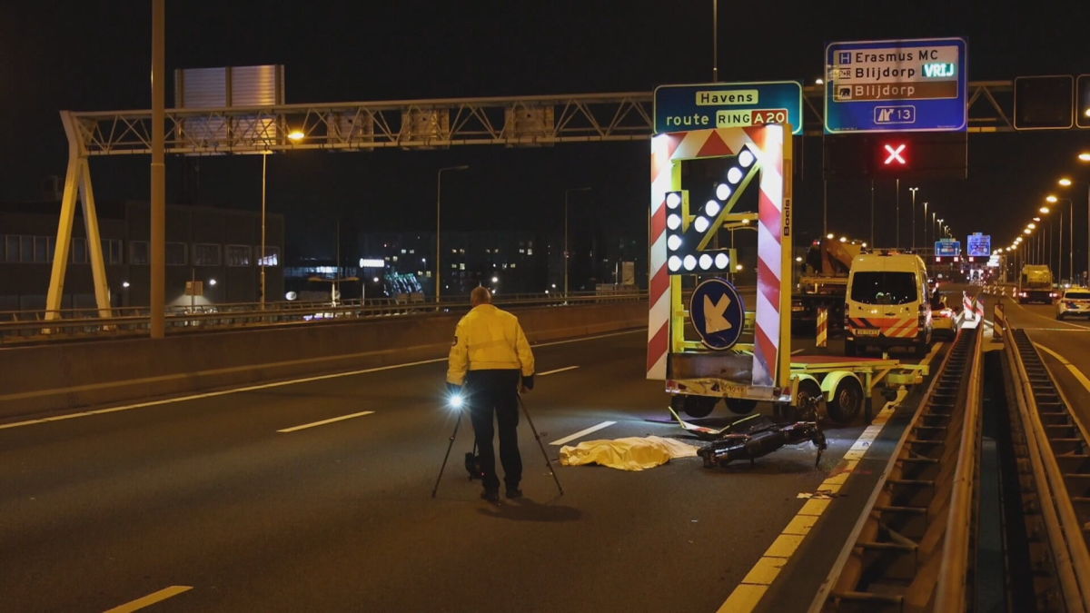Motorrijder overleden na ongeluk op A20 bij Rotterdam.