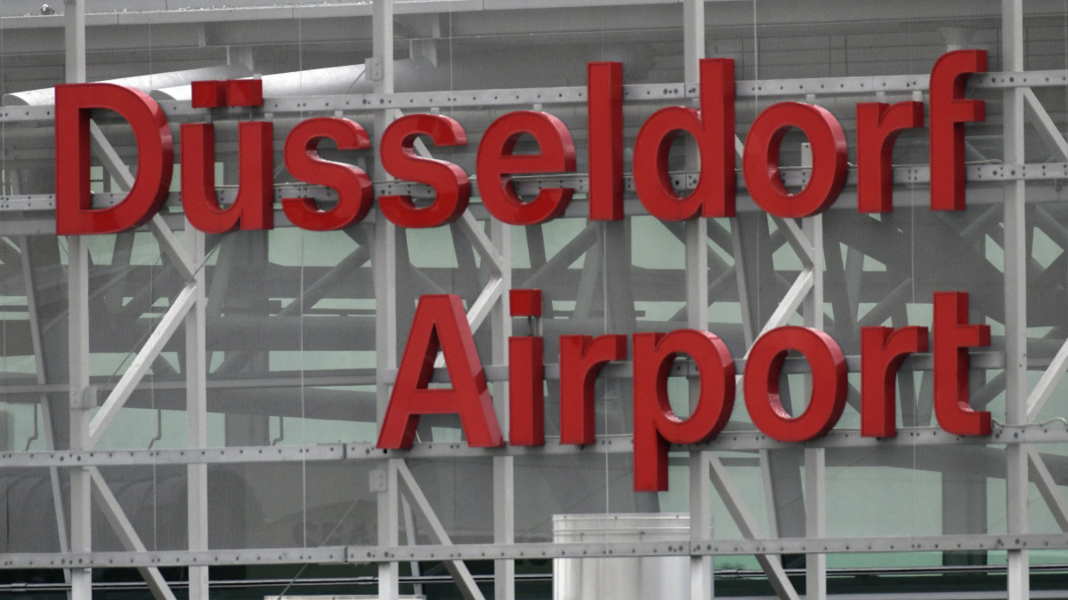 Dronken Nederlander (57) wil auto parkeren op landingsbaan vliegveld Düsseldorf