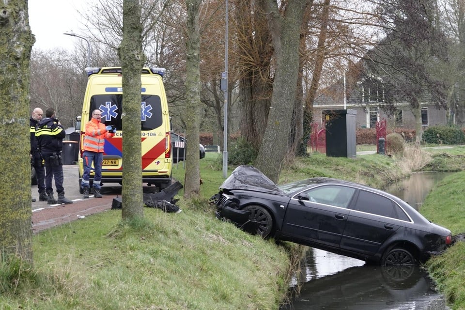 Dronken Bestuurder Met Jong Kind In Auto Vliegt Uit De Bocht En Ramt ...