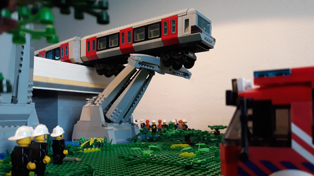 duisternis aluminium Aanpassing Paniek in LEGO-stad: metro schiet door stootblok en belandt op walvisstaart  | Hart van Nederland
