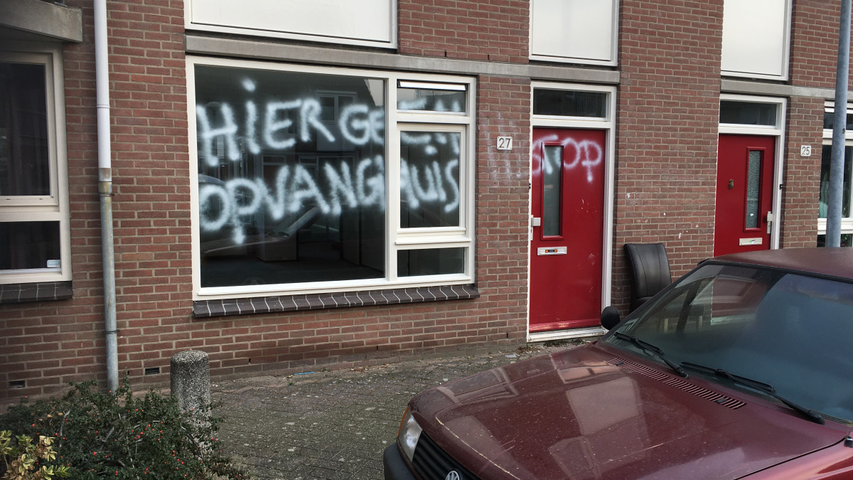 Buurtbewoners Utrechtse hofje opgelucht nu opvanglocatie voor tienermoeders van de baan is.
