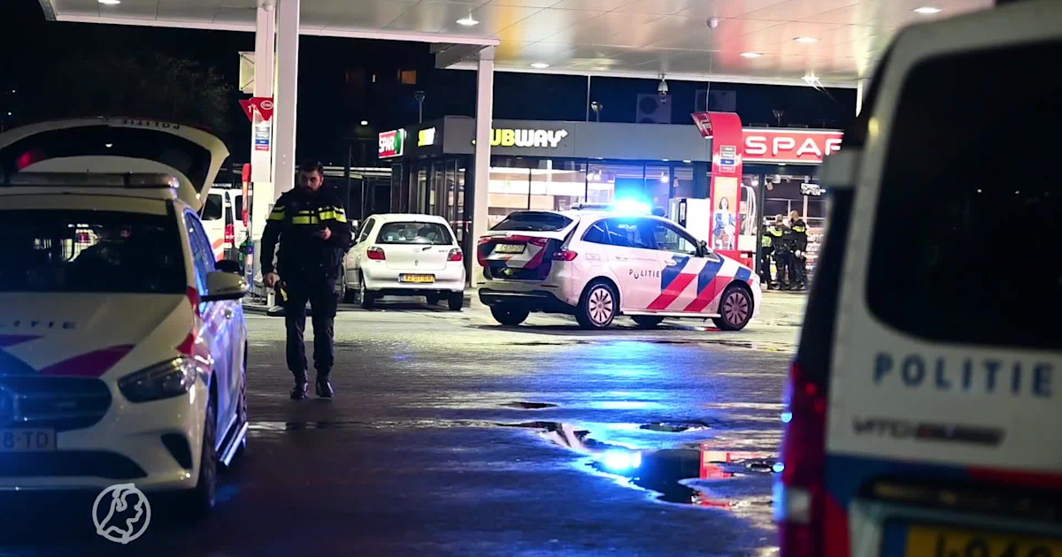 Graf Van Rapper Boechi Vernield Heel Stuk Van Grafsteen Afgebroken Graf Van Rapper Boechi Vernield Heel Stuk Van Grafsteen Afgebroken