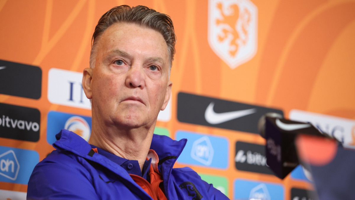 Van Gaal wil tegen Polen zo veel mogelijk spelen in WK-opstelling