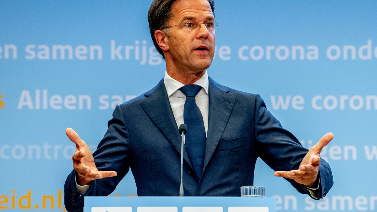 Coronatoegangsbewijs tot tenminste 1 november van kracht, Rutte hoopt dat regel 'zeer tijdelijk' blijft 