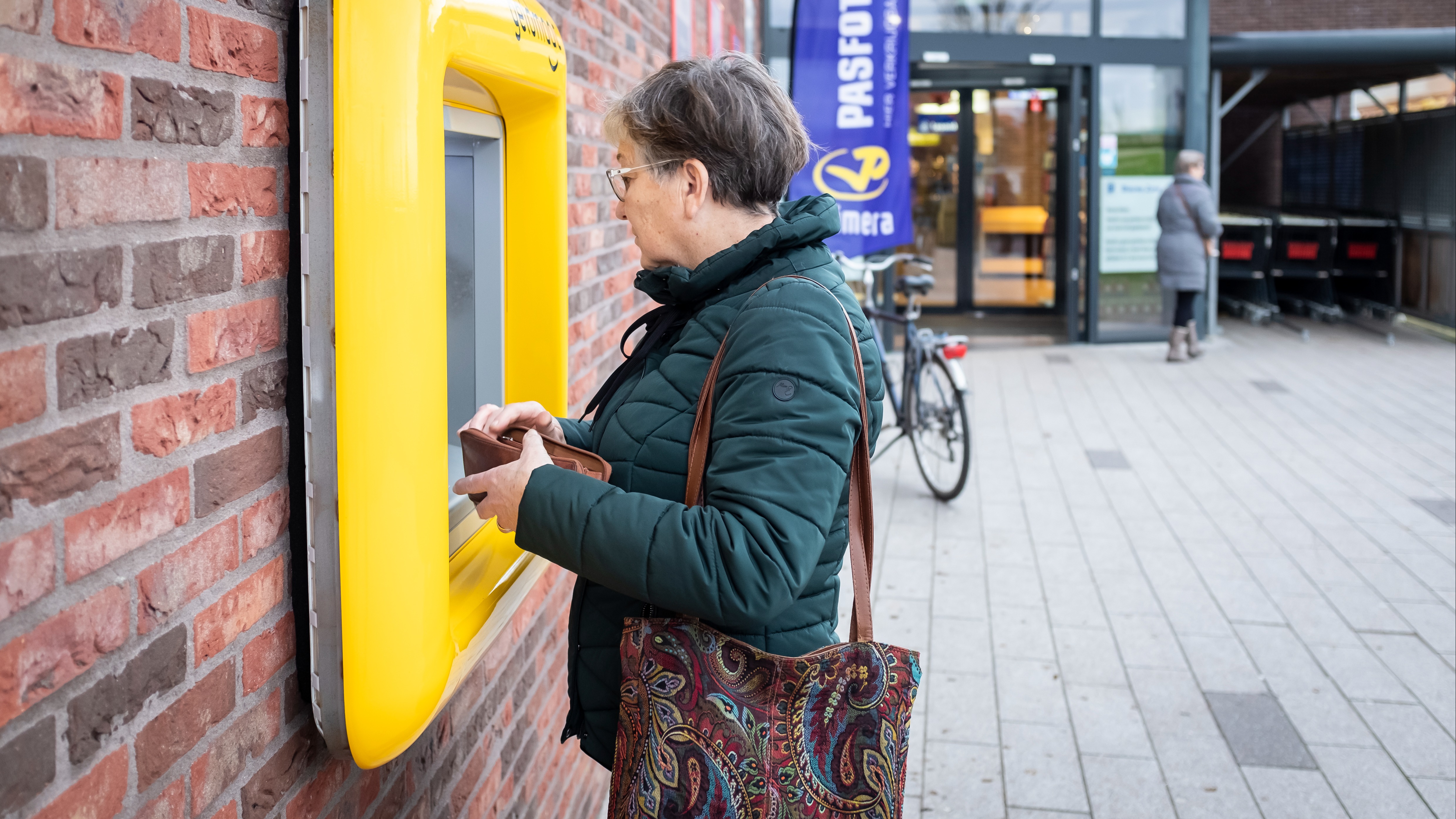 Geen Bankpas Meer Nodig: ING-klanten Kunnen Nu Geld Opnemen Met ...