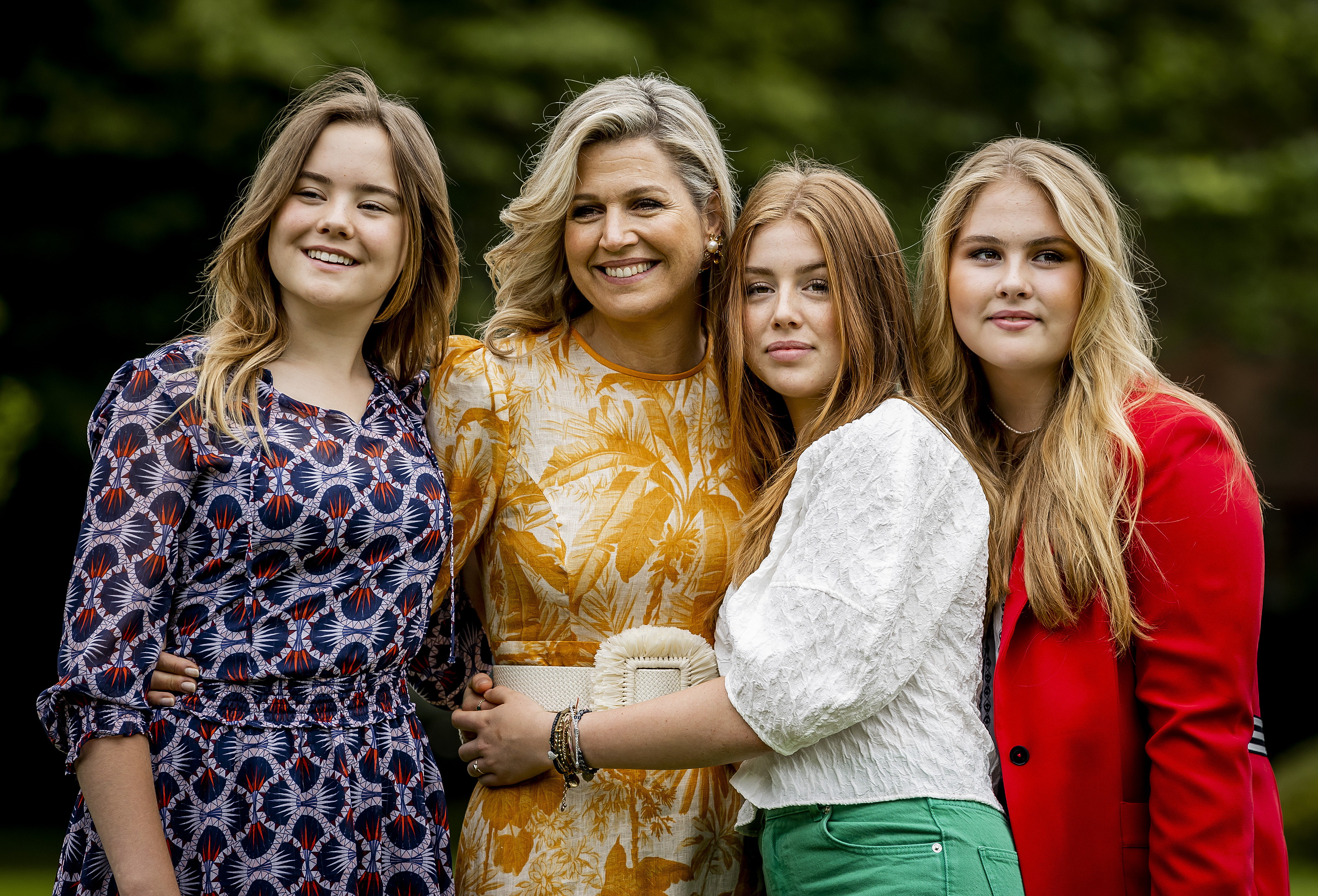 Dierentuin bundel alleen VIDEO: Prinsessen schitteren op nieuwe foto's koninklijke familie | Hart  van Nederland
