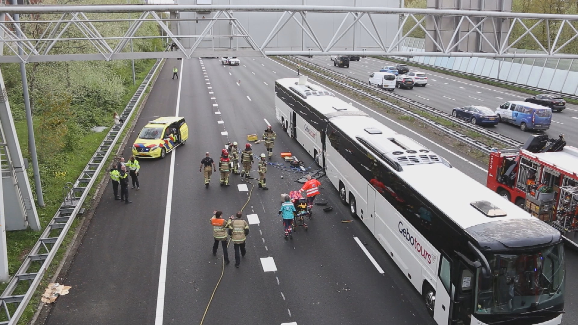 Gewonde Bij Zwaar Ongeluk Met Touringcars En Auto Op A10 | Hart Van ...