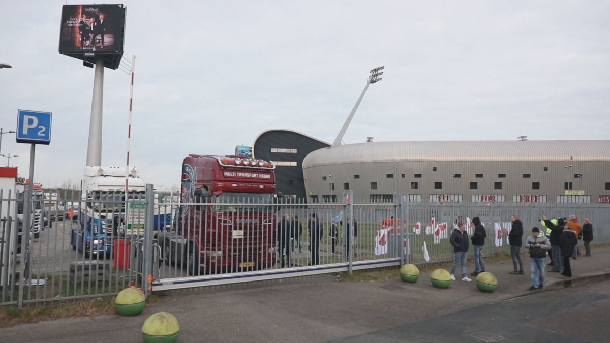 Regio 15 Gemeente Den Haag: groep truckers wil niet weg bij ADO-stadion