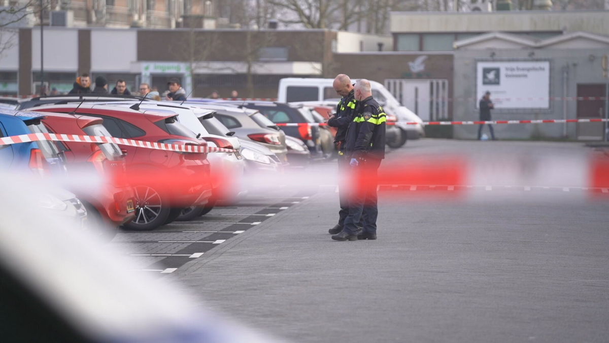 Moeder doodgeschoten bij winkelcentrum Zwijndrecht, dochter raakt zwaargewond Willem Duivestein