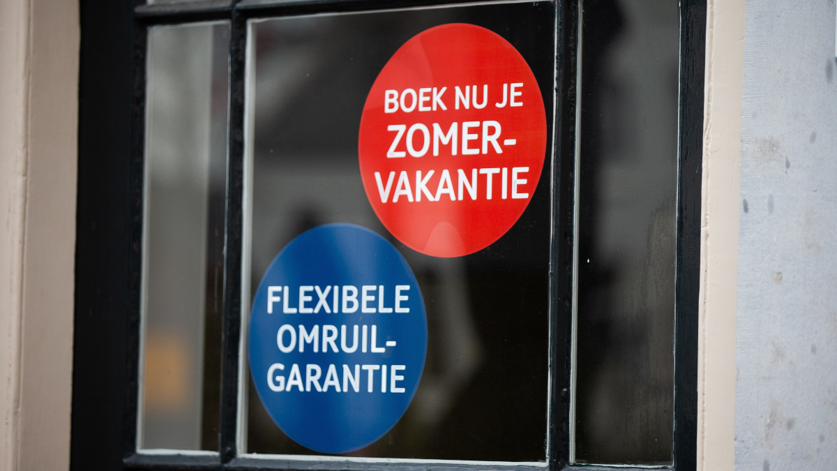Boekingen bij reisbureaus flink toegenomen, maar Nederlanders zijn nog voorzichtig.