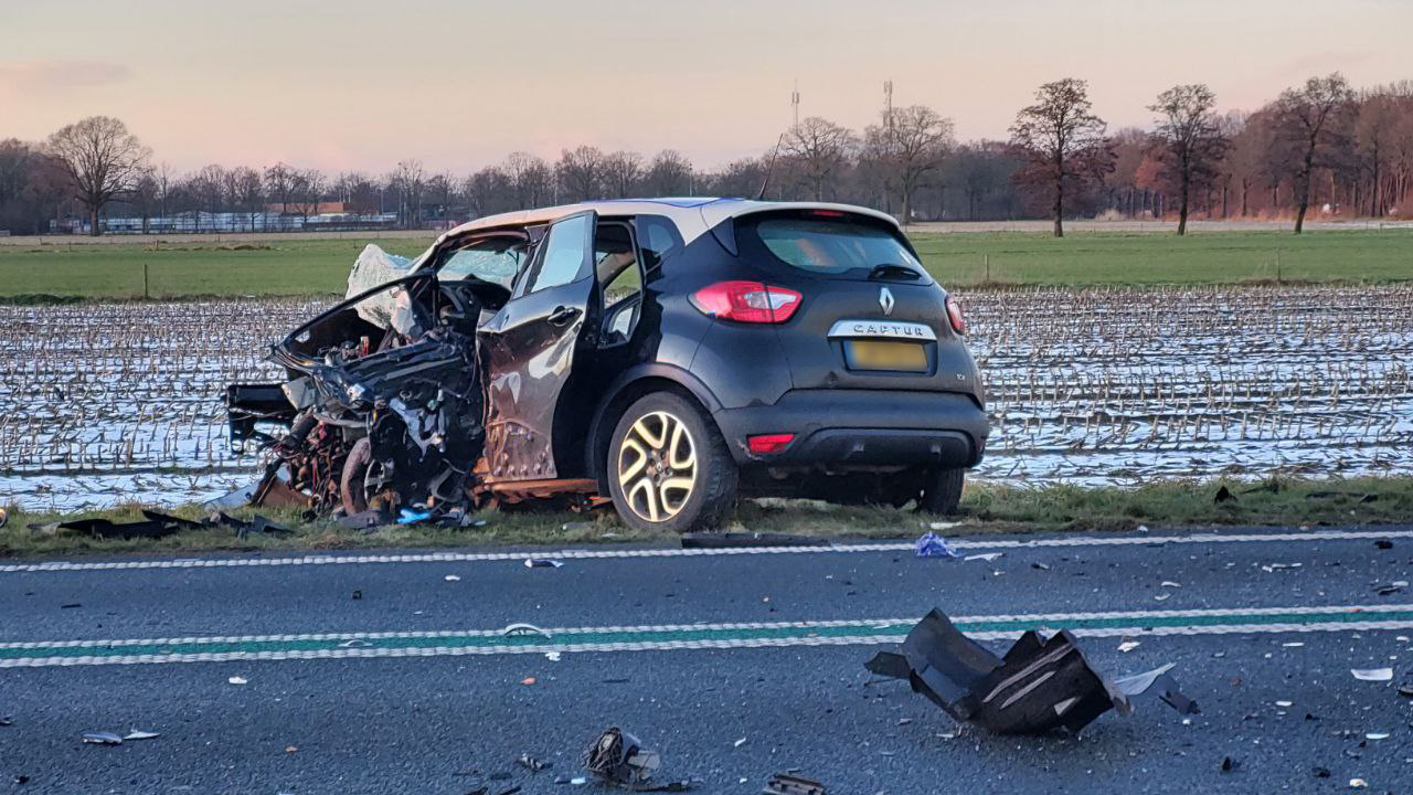 Auto's Botsen Frontaal Op Elkaar Op N36, één Dode Gevallen | Hart Van ...