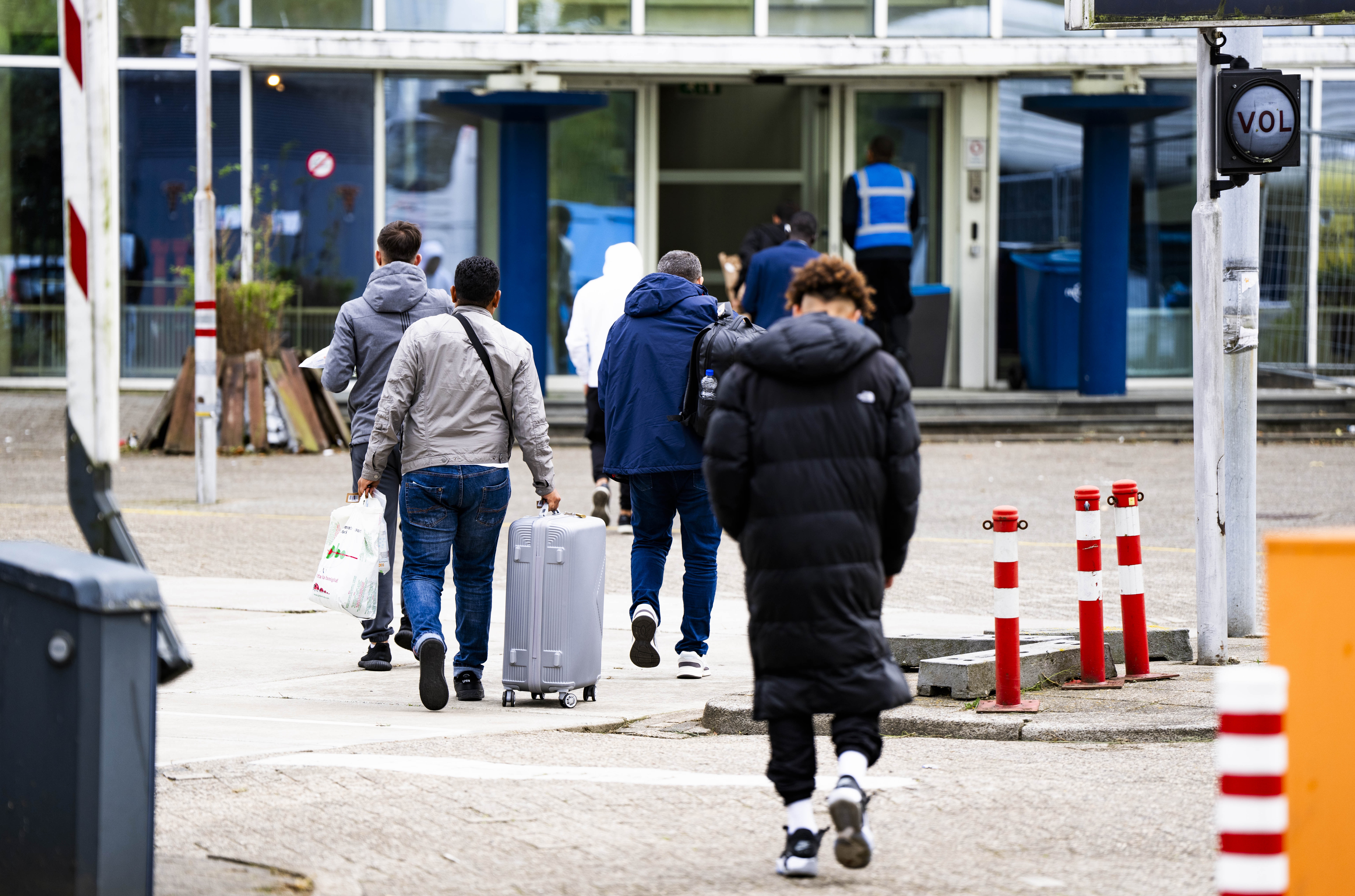 Meer Nieuwe Asielaanvragen In Nederland, Minder Nareizigers | Hart Van ...