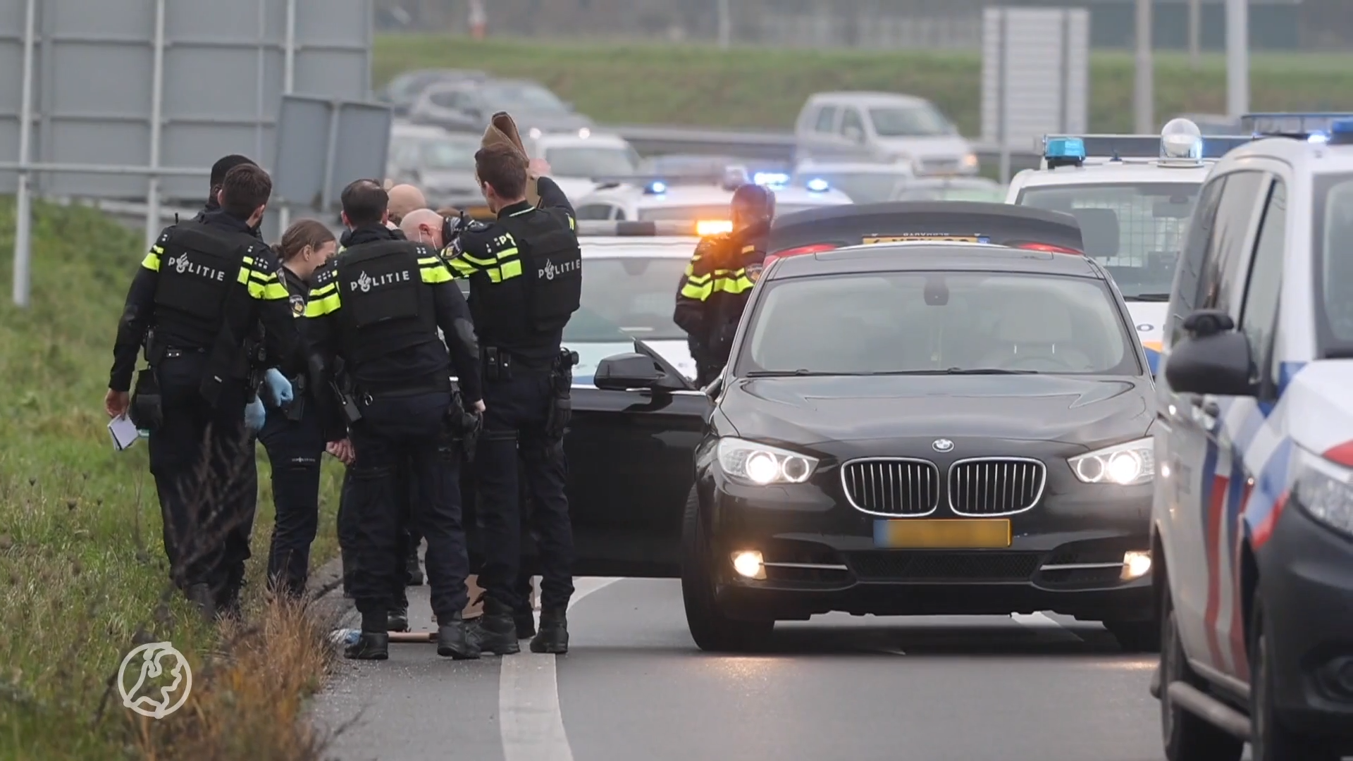 Politiemacht Schiet Bij Wilde Achtervolging Op A4, Twee Mannen Op ...