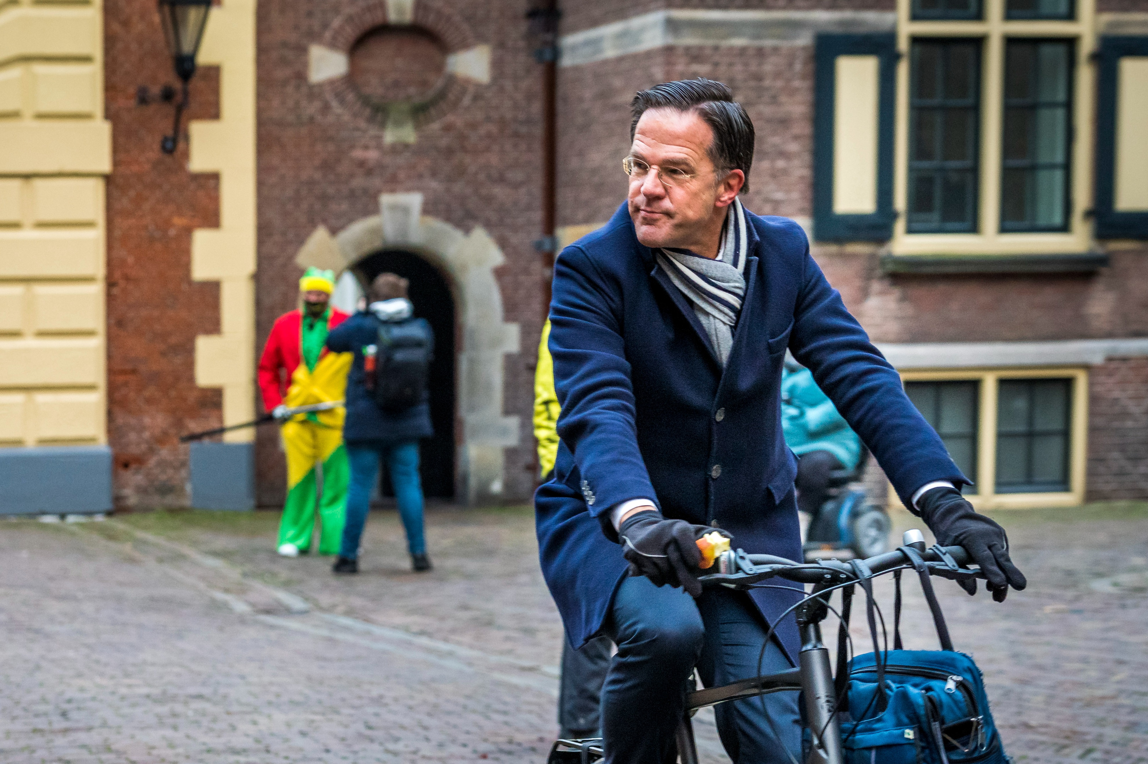 Mark Rutte kan nooit meer veilig op de fiets naar werk, denken veel  Nederlanders | Hart van Nederland