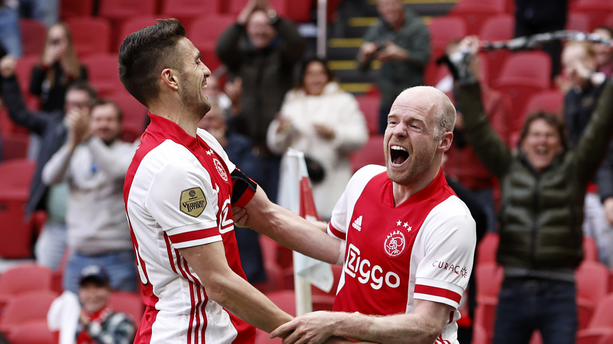 Ajax officieus landskampioen na zege op AZ