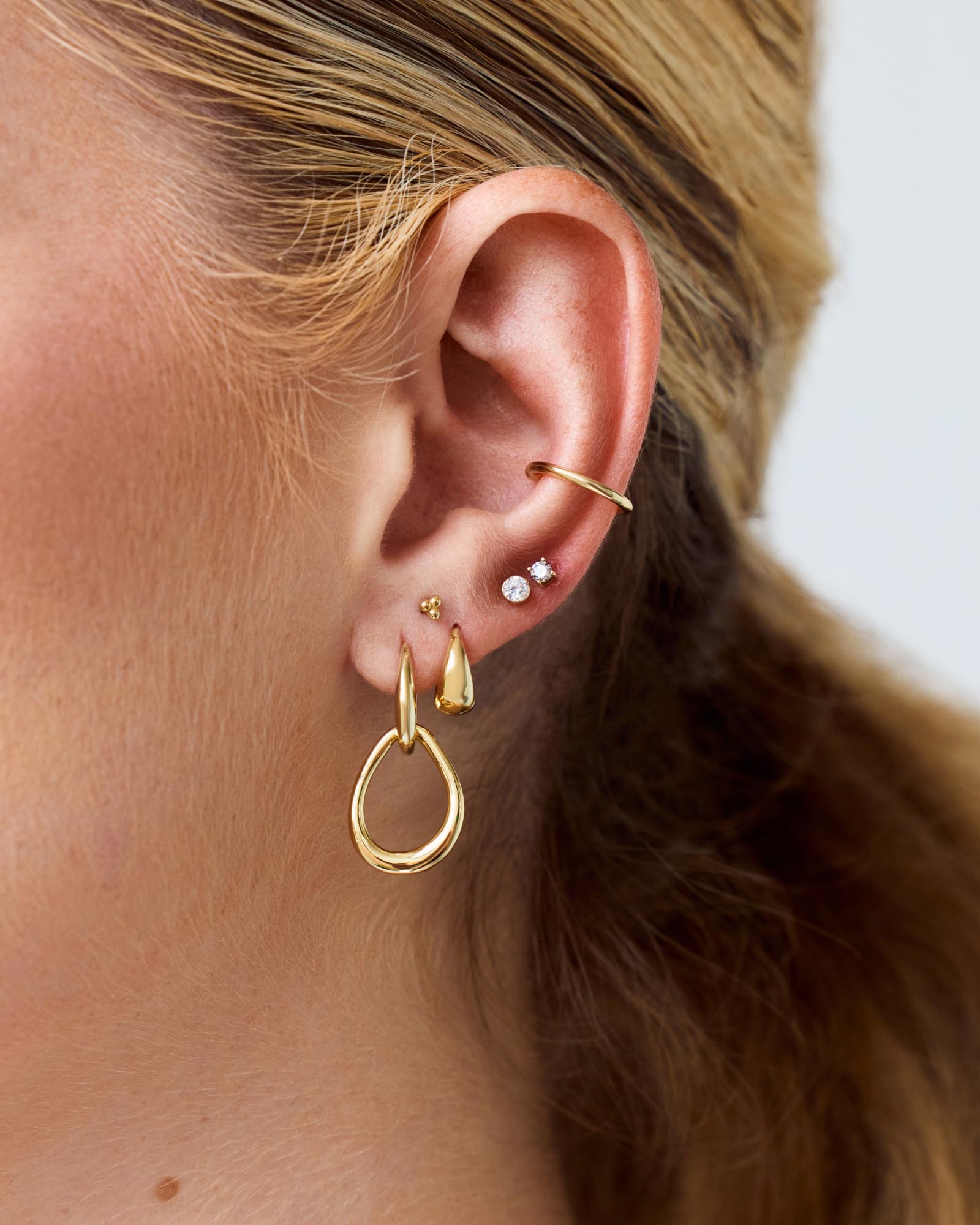 Invisible Set Studs Medium - Shop the look