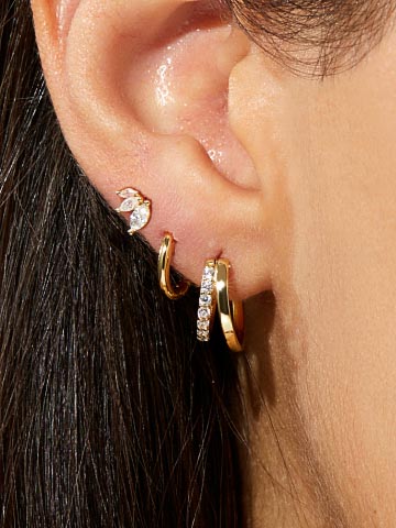 Simple gold earring on sale price