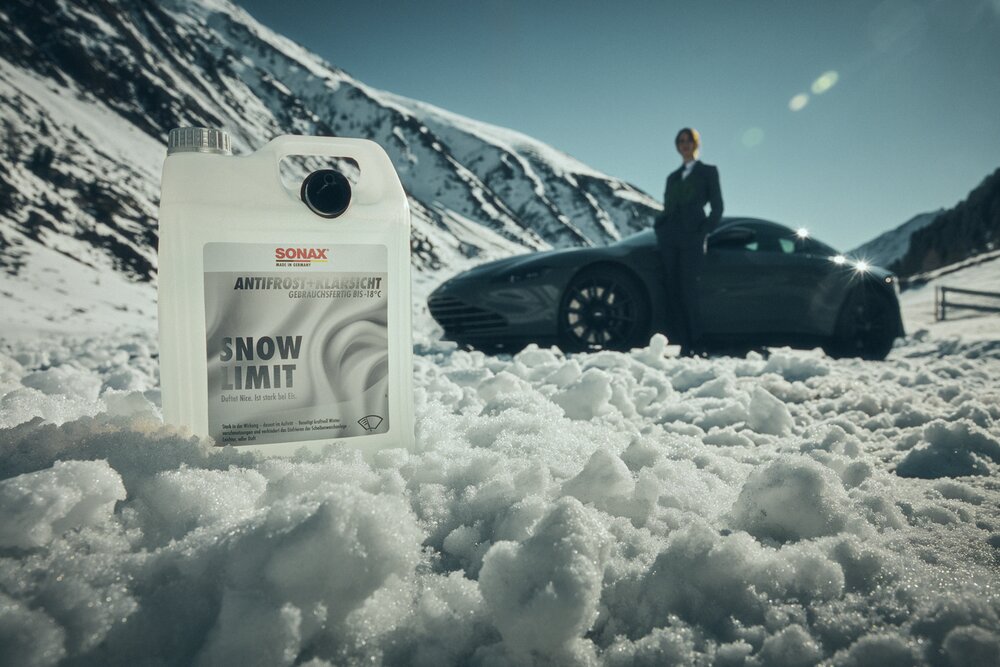 Das neue „Sonax Antifrost+Klarsicht gebrauchsfertig bis -18 °C Snow Limit“ sorgt schon mit wenigen Wischtakten für klare Sicht.
