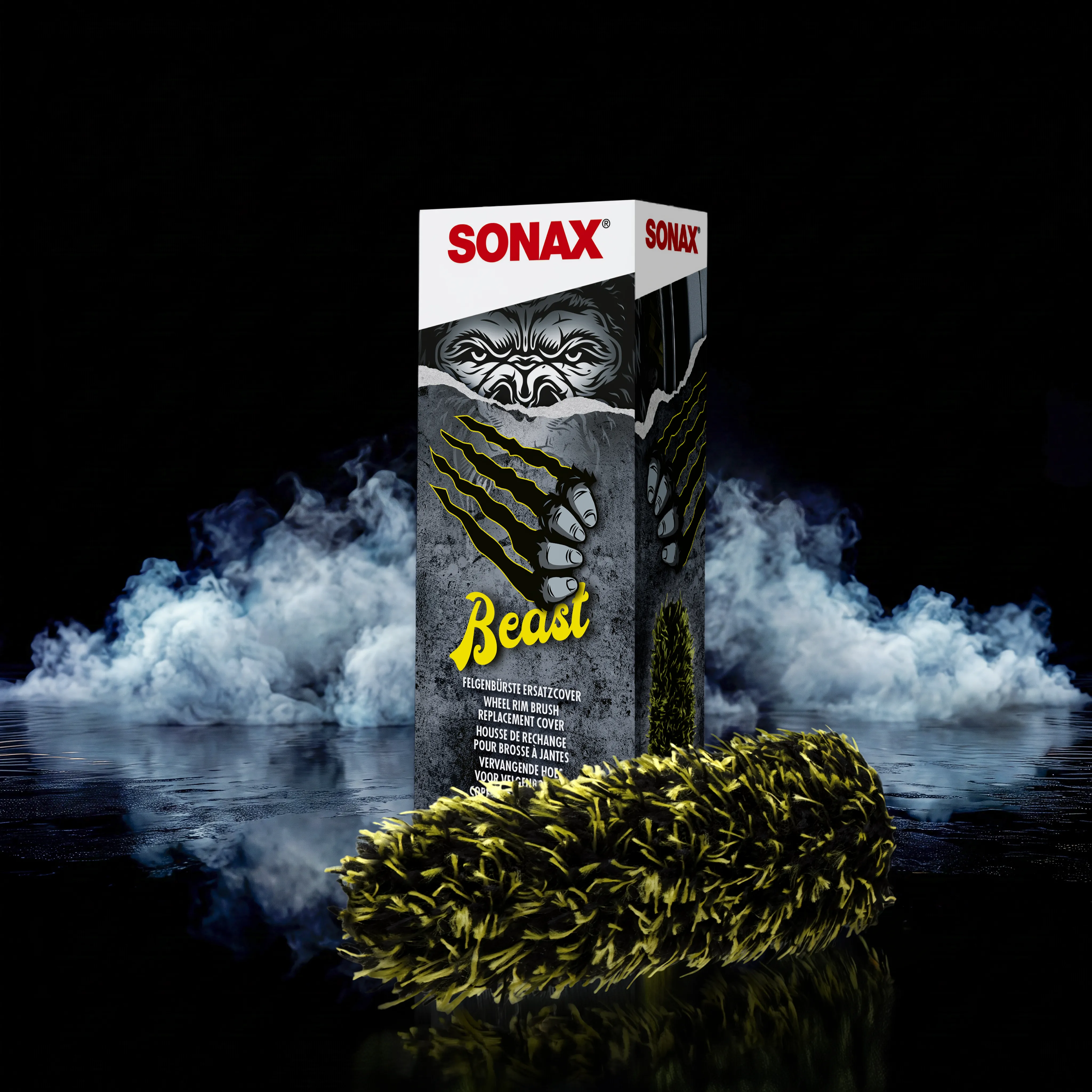 SONAX Felgenbürste Ersatzcover in schwarzer Verpackung mit gelbem Schriftzug vor dunklem, rauchigem Hintergrund.