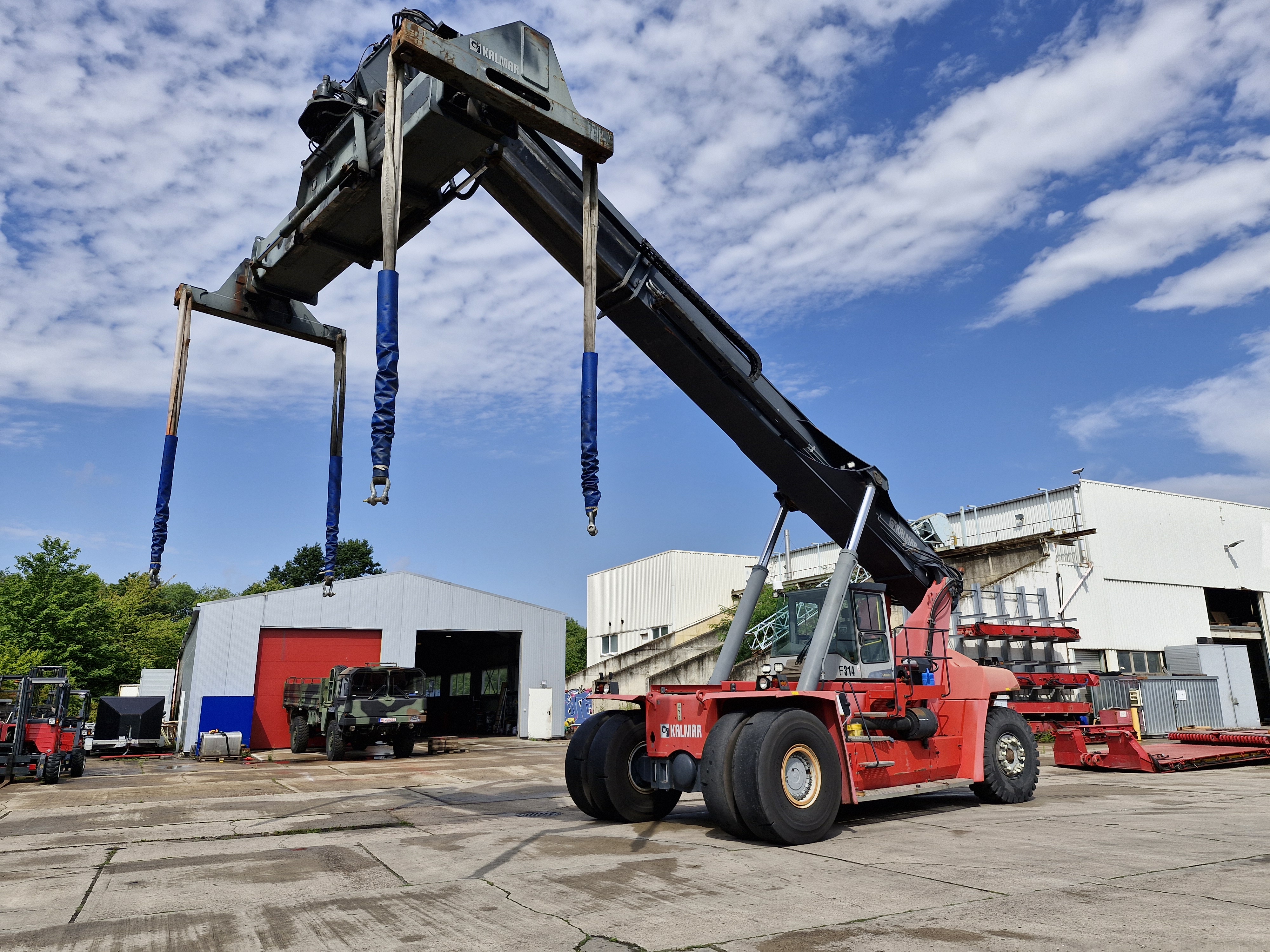 Für das Rangieren von großen und schweren Gütern ist solch ein großer Stapler unerlässlich.
Foto: Sonax