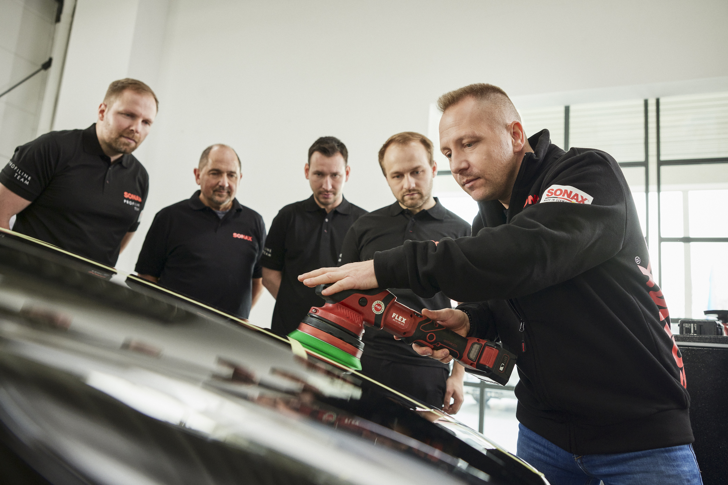 Mit der „Profiline Detailing Academy“ setzt sich der Neuburger Fahrzeugpflegespezialist gezielt für die Aus- und Weiterbildung von Profis ein.