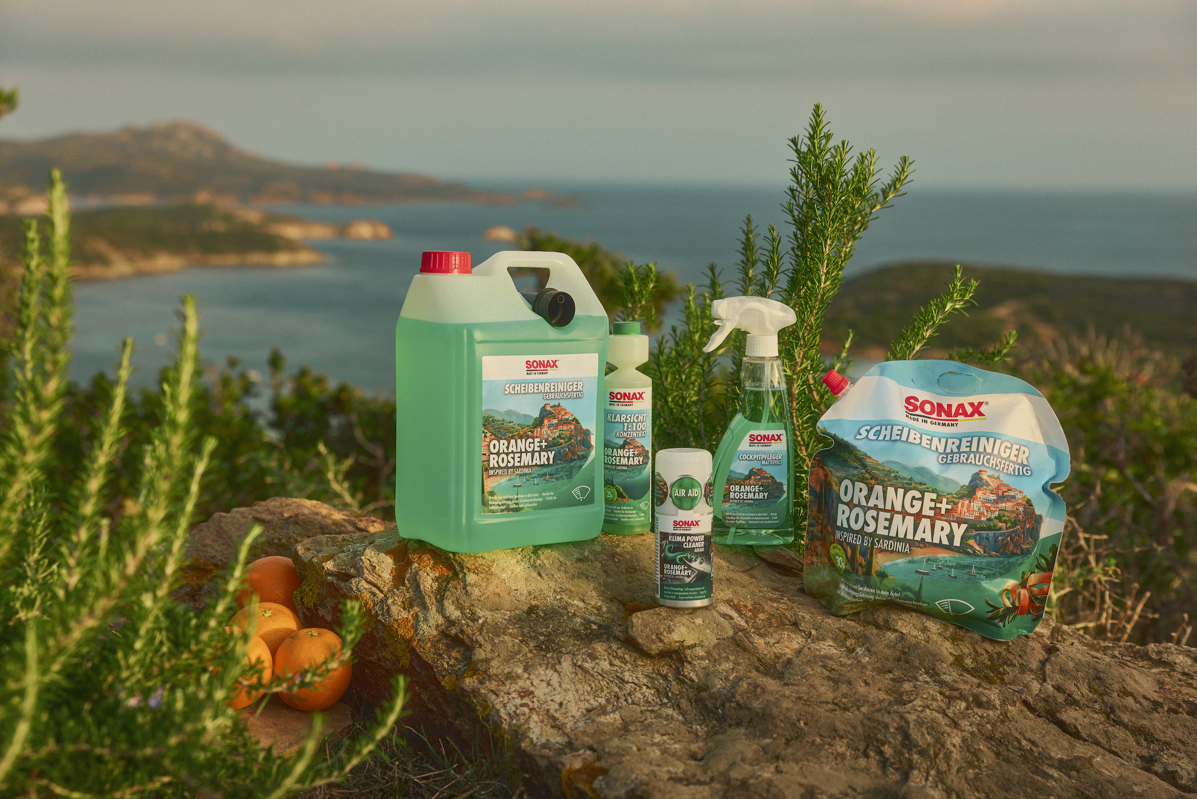 Die Kombination aus mediterraner Frische und bewährter Reinigungsleistung schafft neue Kaufimpulse für Scheibenreiniger und Cockpitpfleger.