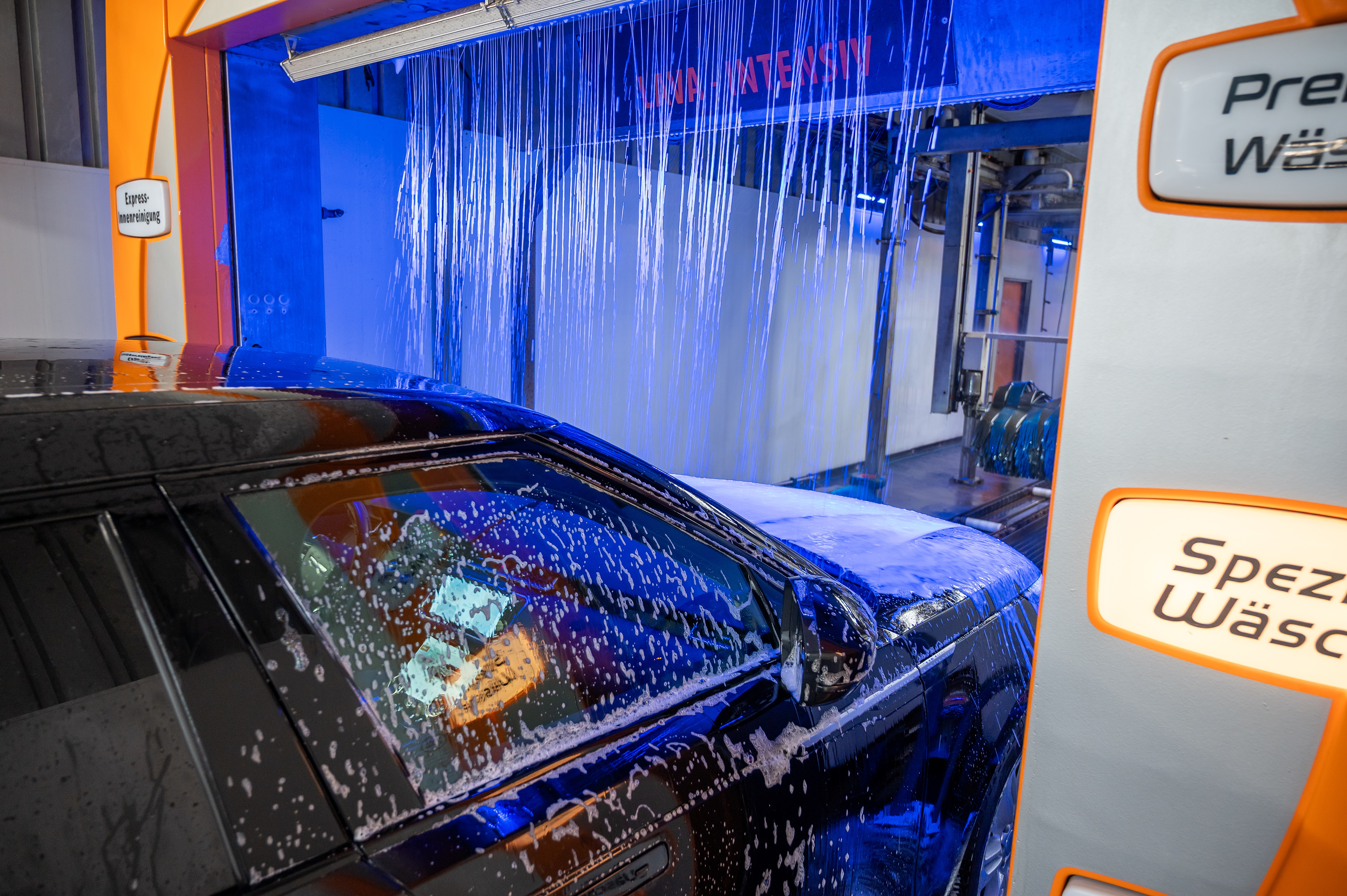 Der Bluefoam ist Bestandteil des Spezialwäsche-Programms.
Foto: Sonax
