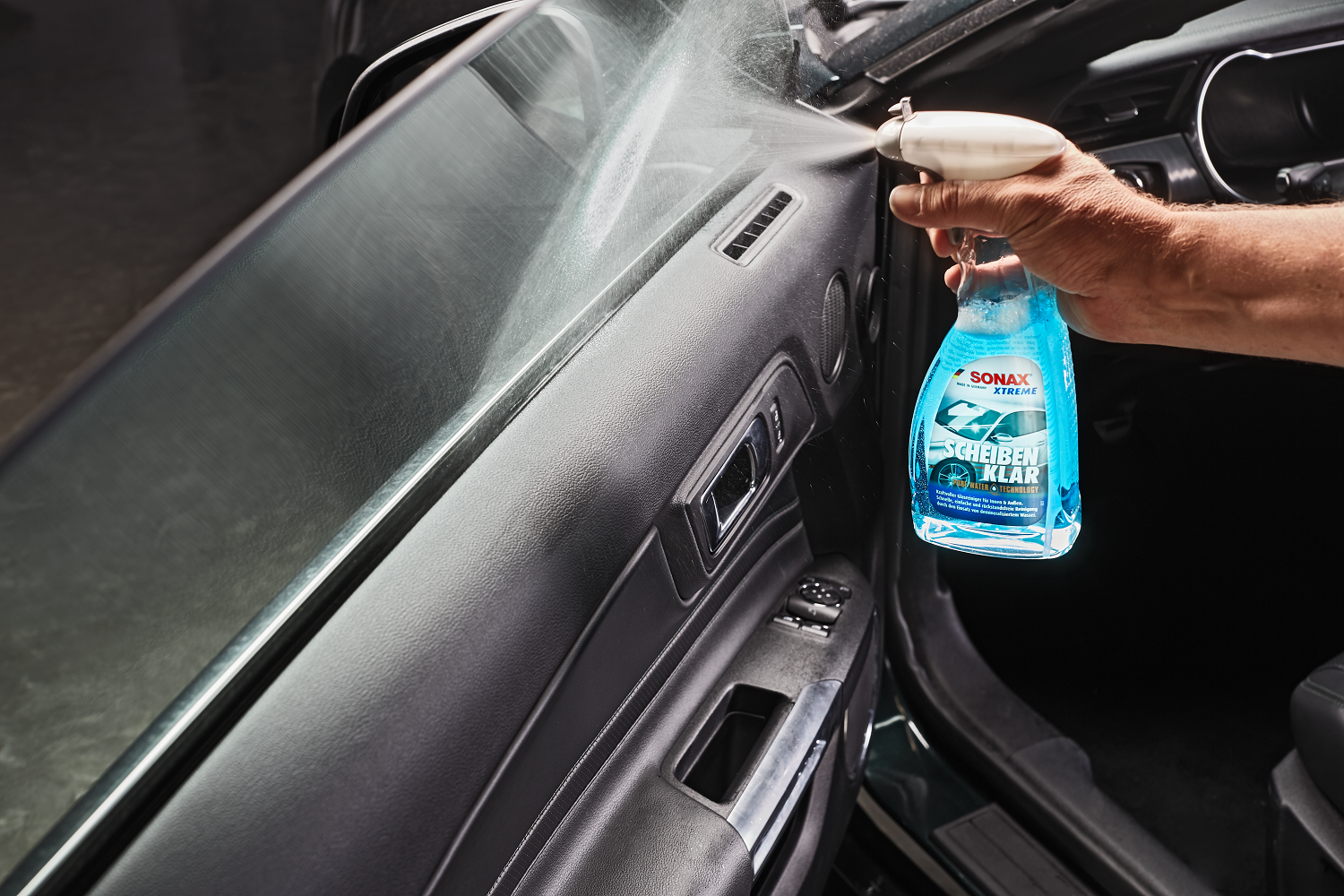 Autoscheibe putzen streifenfrei: Wie reinige ich Autoscheiben