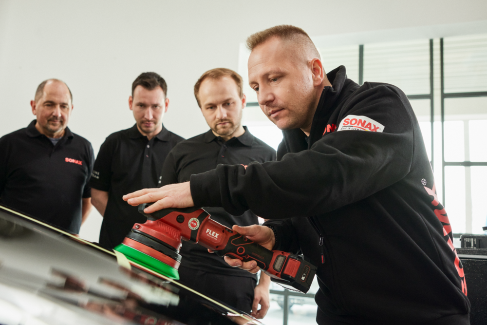 Coatings Schulung wird durchgeführt.