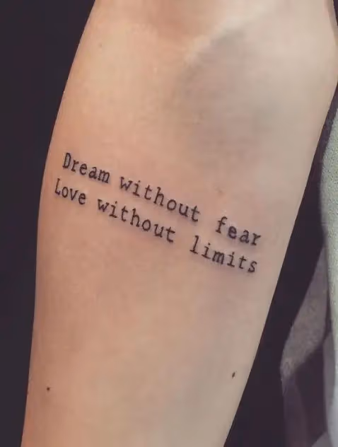 Lettering「Dream without fear, love eithout limits.」