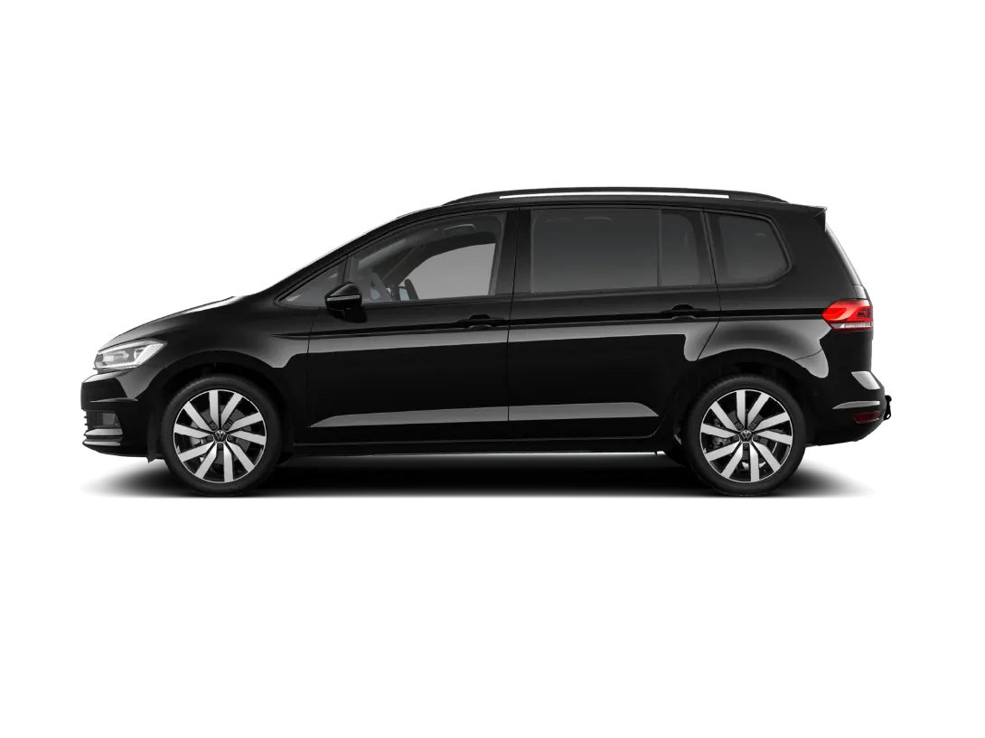 Seitenansicht eines schwarzen VW Touran auf weißem Hintergrund. Der kompakte Familien-Van ist im Profil dargestellt und zeigt sein klassisches Design mit silberner Dachreling, großen Fensterflächen und markanten Mehrspeichen-Alufelgen.