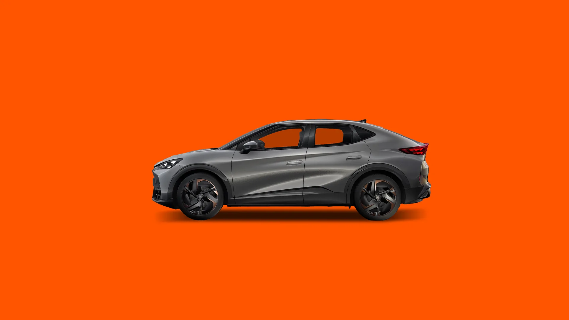 Eine Auto-Grafik auf orangenem Hintergrund, die die Fahrerseite eines Fahrzeug-Renderings zeigt.