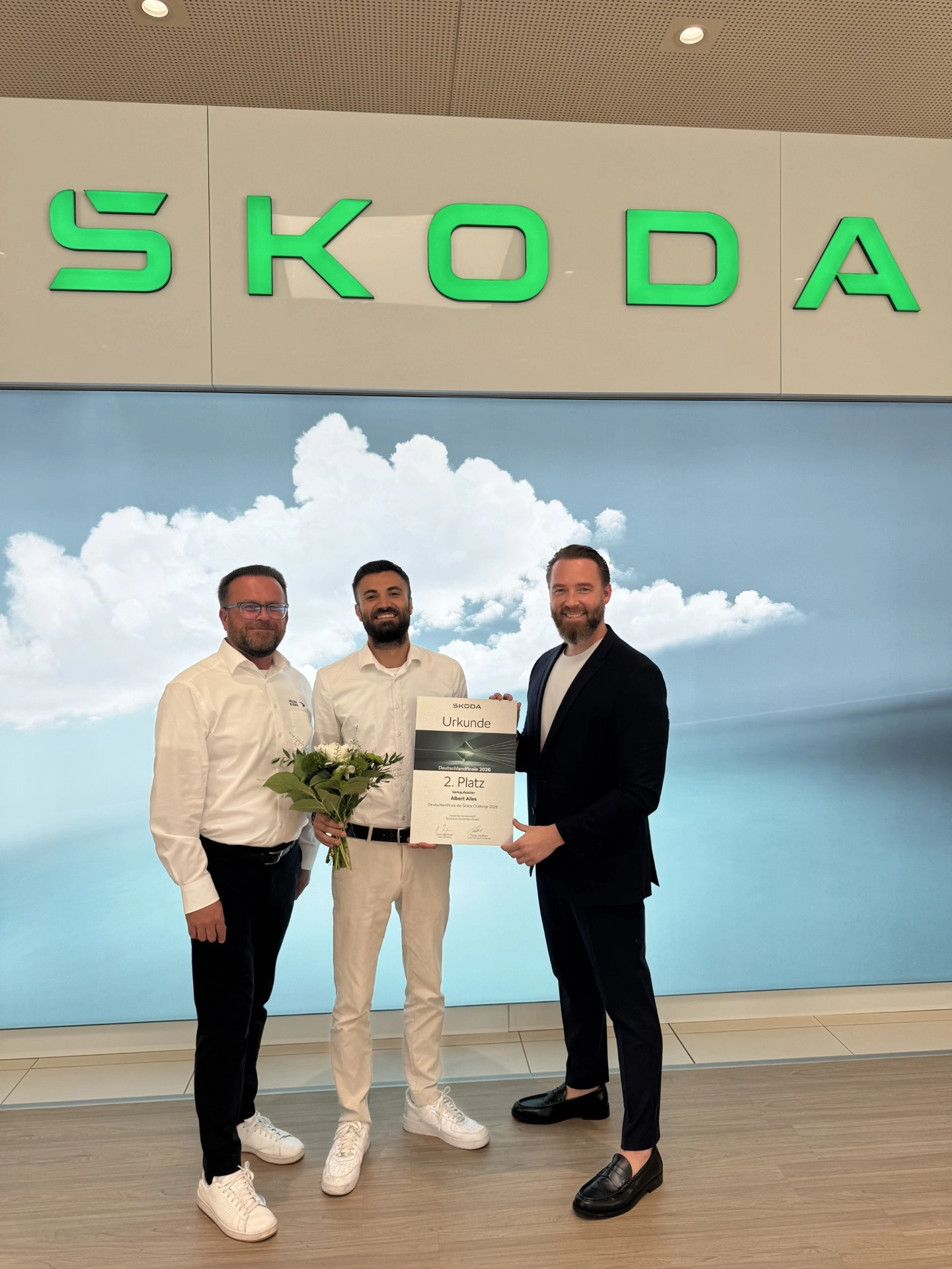 Von links nach rechts: Uwe Nekel (Geschäftsführer), Albert Alles (Verkaufsleiter), Patrick Becker (Gebietsleiter Škoda Auto Deutschland GmbH)