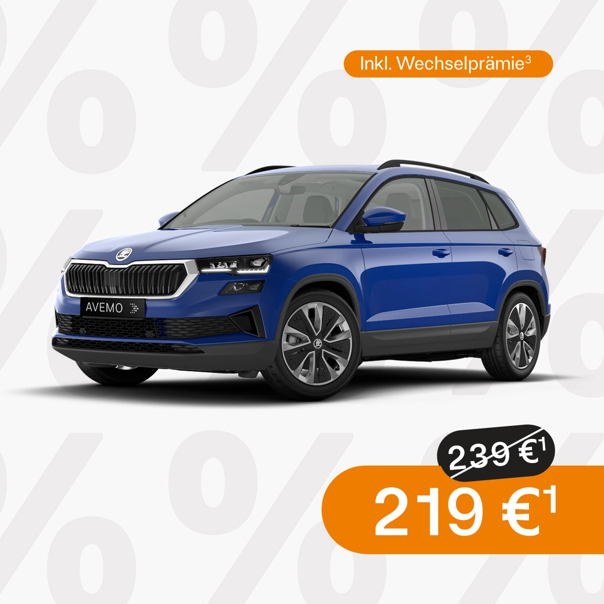 Werbebild eines blauen Škoda Karoq mit AVEMO-Kennzeichen vor einem Hintergrund aus Prozentzeichen. Der Text bewirbt Privatleasing „Inkl. Wechselprämie“ für 219 € statt ursprünglich 239 €.