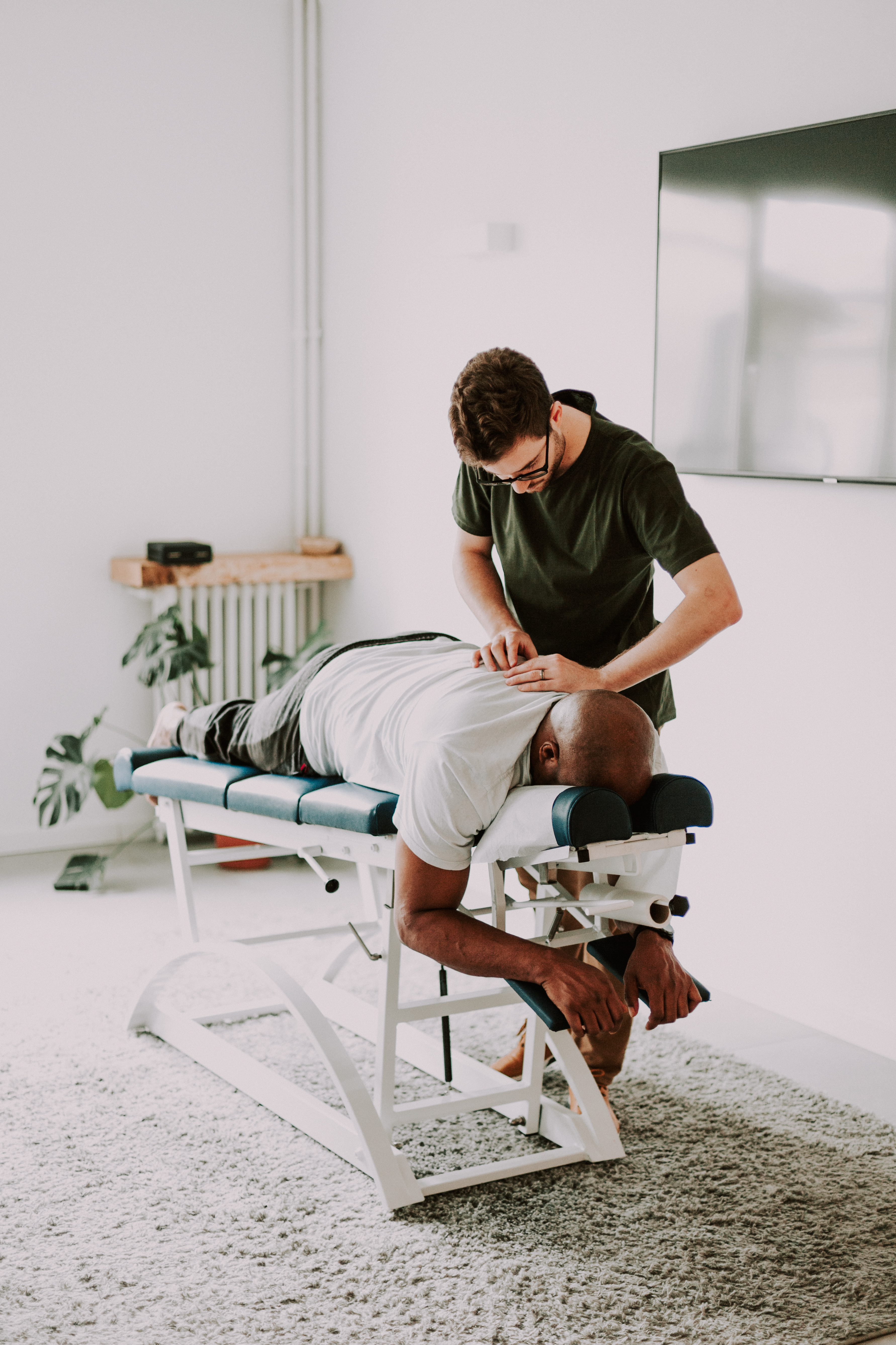 Chiropractor and doctor Francisco Turelli adjusting a patient in Illumminnate chiropractic studio Barcelona Spain